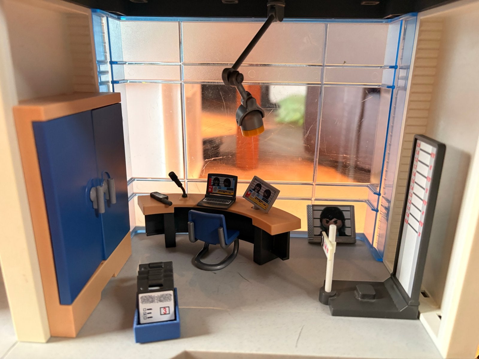 Foto 4 van Grote Playmobil Politie Set: Bureau, Voertuigen & Figuren