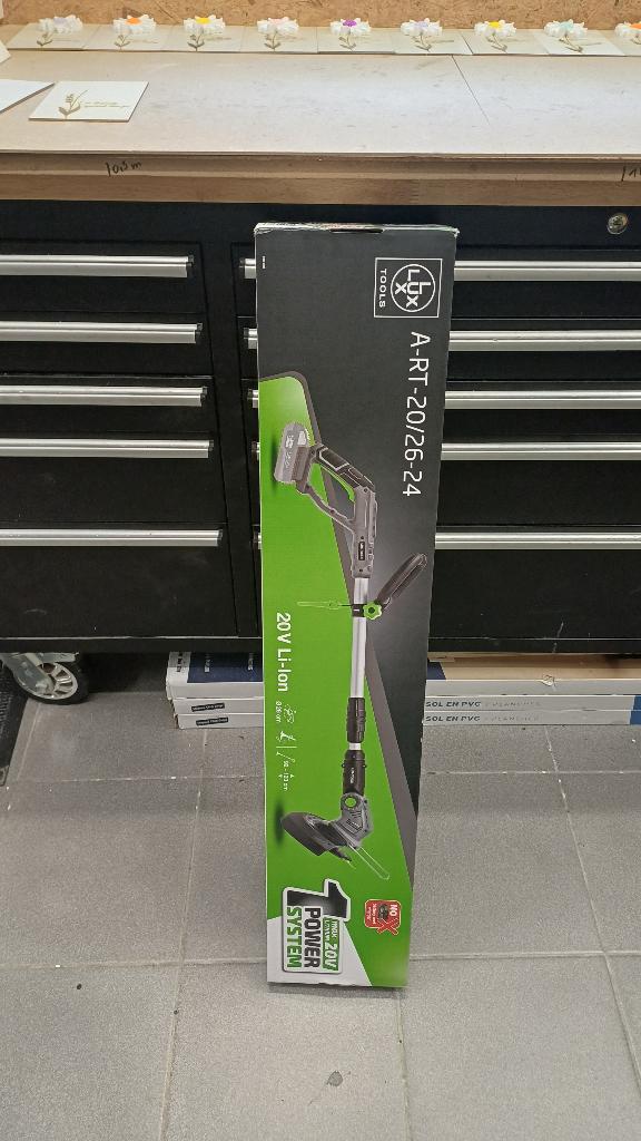 Lux grastrimmer + 3 batterijen + lader nieuw, Accu, Nieuw, Ophalen of Verzenden, Lux Tools