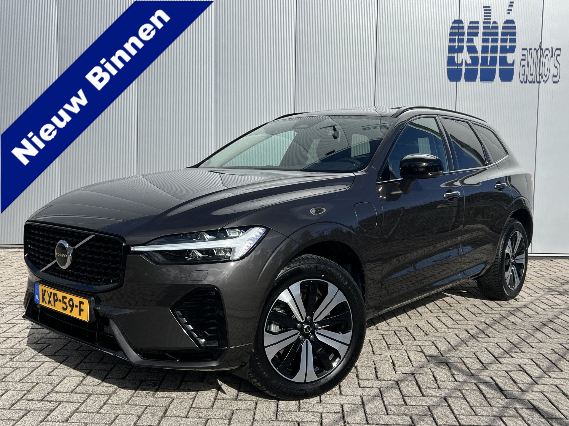 Volvo XC60 2.0 T8 455 PK AWD Plus Dark Trekhaak Harman Kardo, Auto's, Dealer onderhouden, Gebruikt, 4 cilinders, 80 km