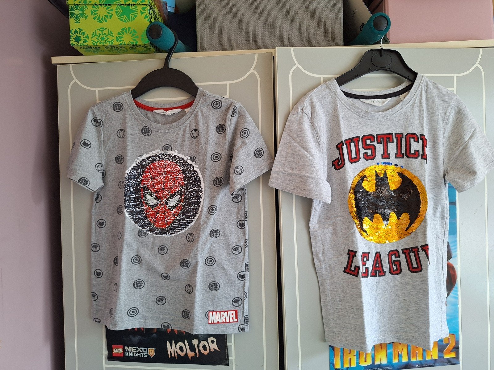 2 Marvel shirtjes omkeerbare palletjes mt 134/140, H&M, Ophalen of Verzenden, Zo goed als nieuw, Shirt of Longsleeve