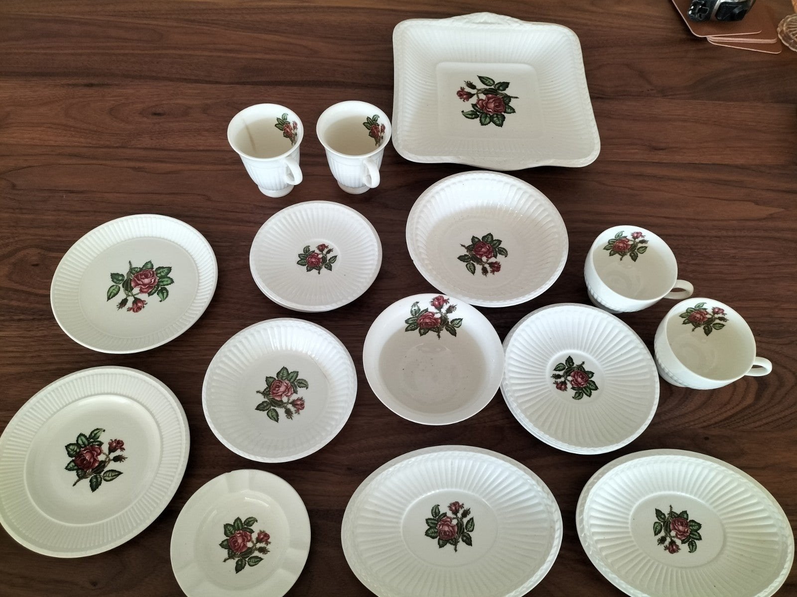 Wedgewood Rose assortiment., Ophalen
