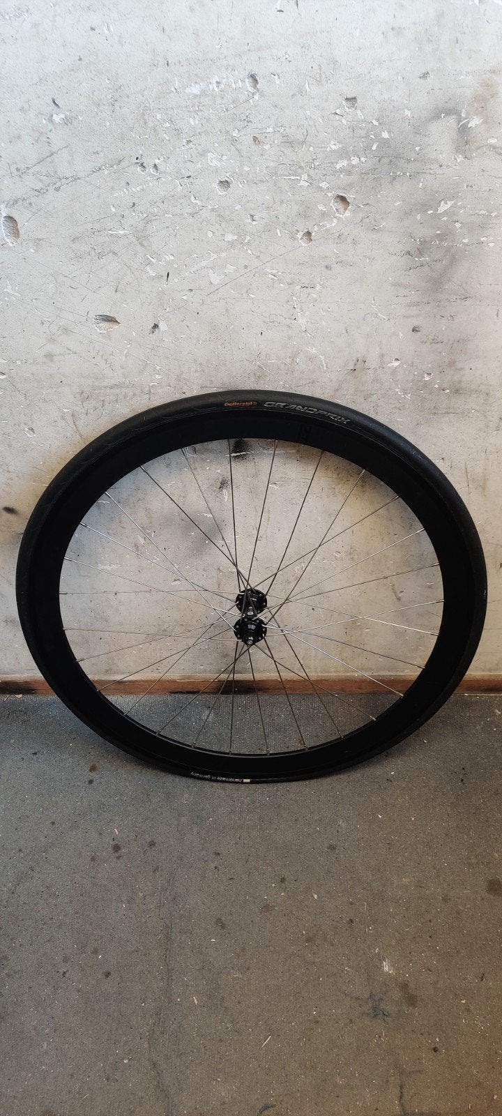 Nieuw voorwiel met: H+Son SL42 velg & gesealde inbus naaf 28, Fietsen en Brommers, Ophalen of Verzenden, Racefiets, Wiel