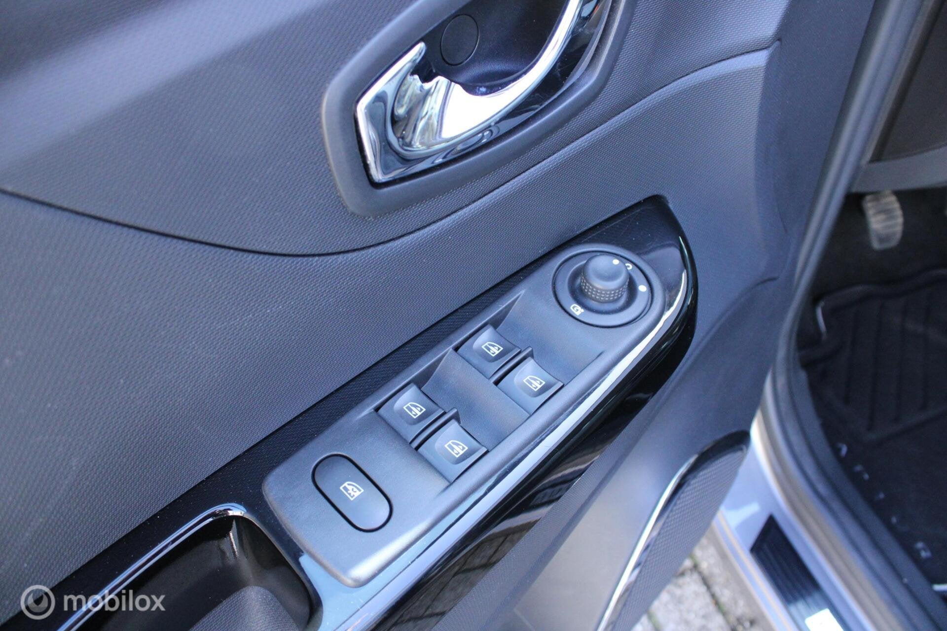 Foto 32 van Renault Captur 0.9 TCe Camera|Stoel verw.|Keyless