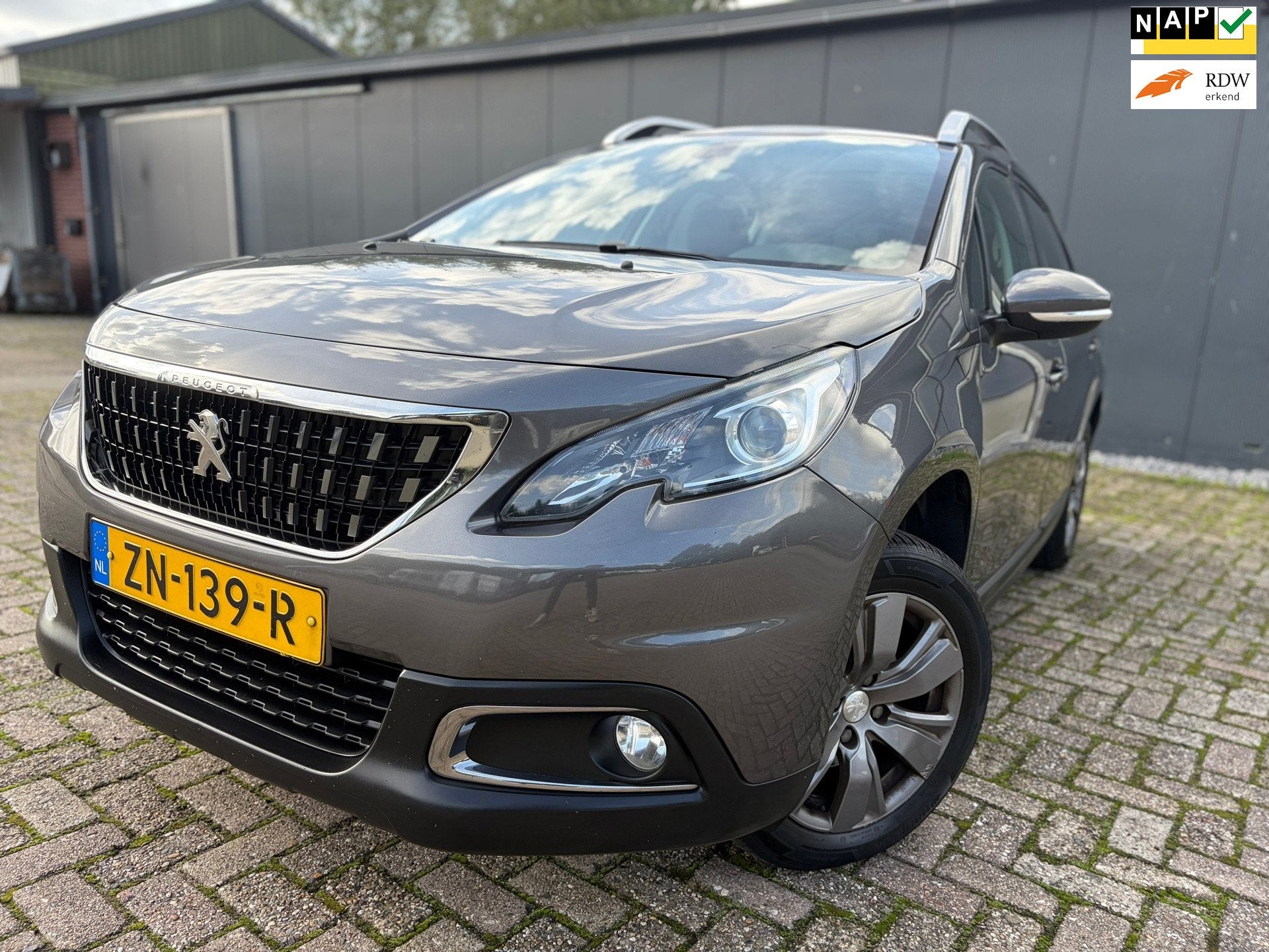 Peugeot 2008 1.2 PureTech Blue Lion 2e EIG/Dealer odh/Pano!, Voorwielaandrijving, Dealer onderhouden, Stof, 1199 cc
