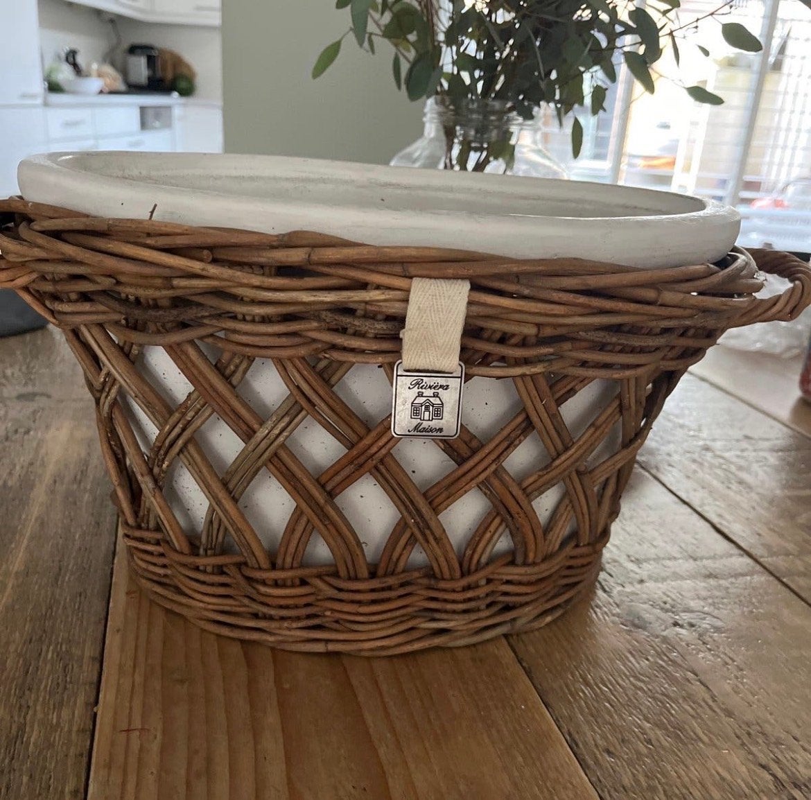Rivièra Maison rotan mand met witte binnenpot, Ophalen of Verzenden, Natuurlijk materiaal, Bruin, Landelijk