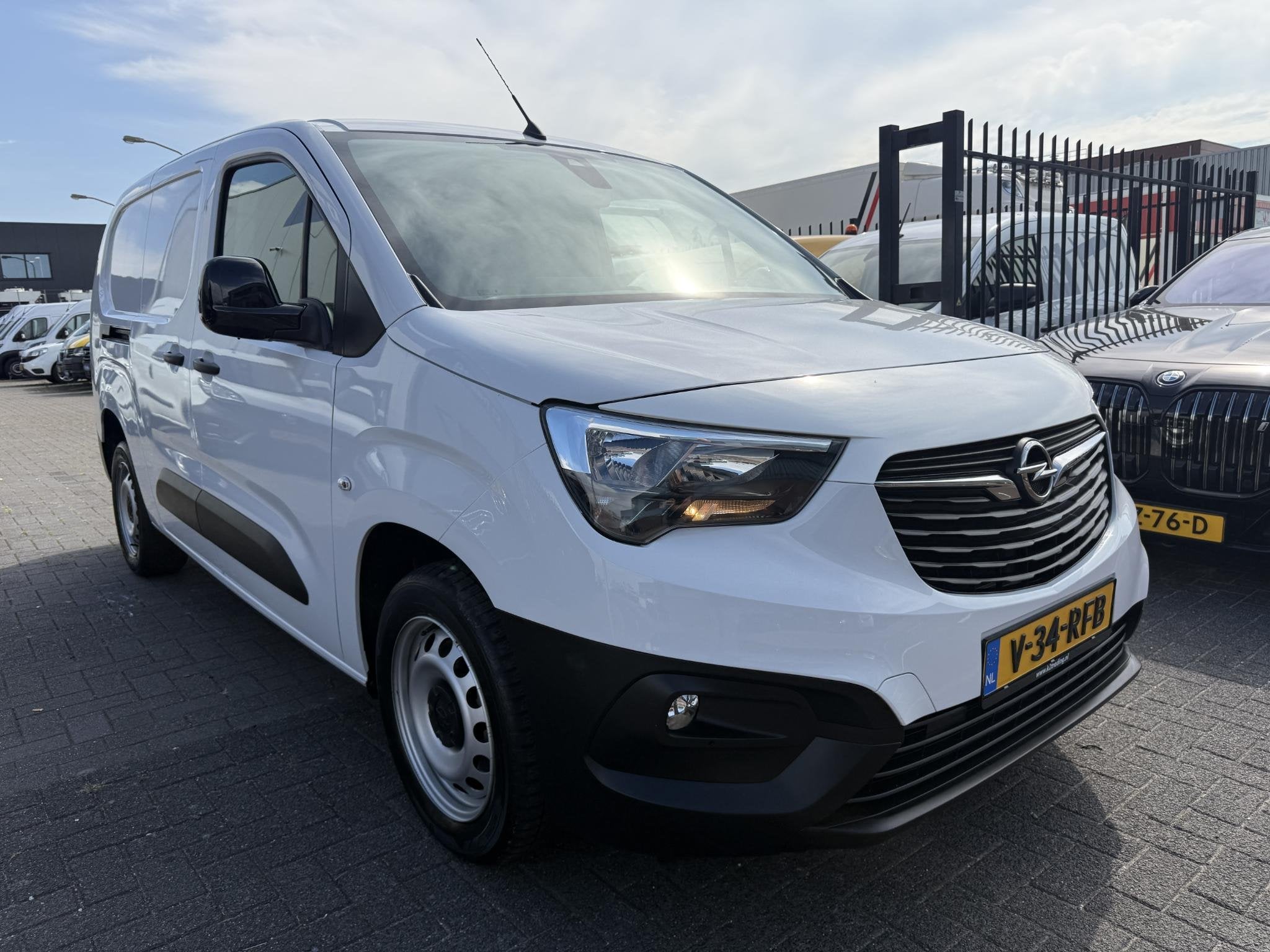Opel Combo 1.2 PureTech 110 S&S L2 BENZINE MARGE AUTO, Auto's, Voorwielaandrijving, Stof, Gebruikt, Euro 6