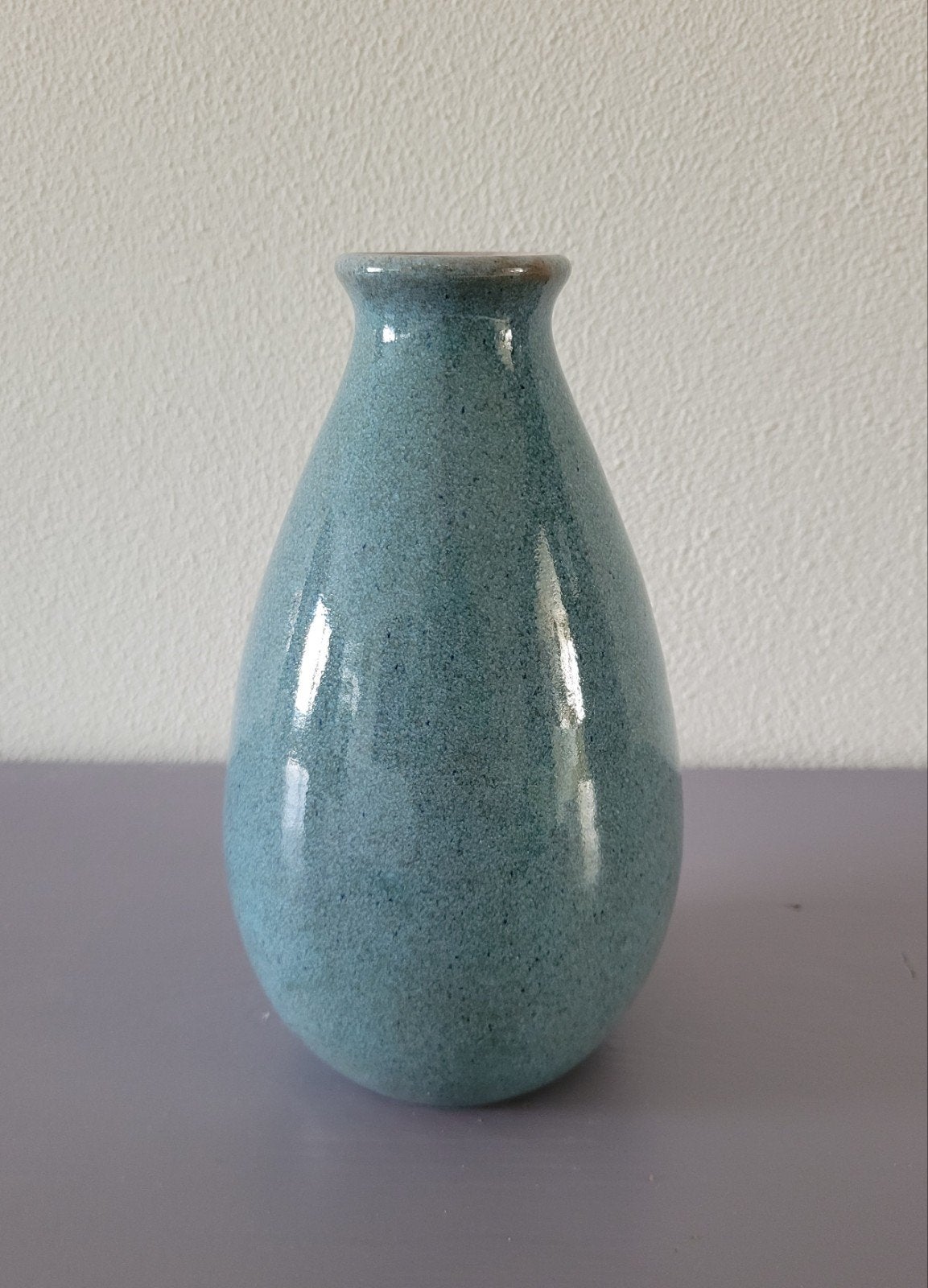 Lichtblauw vaasje aardewerk Merkteken 45 V Hoogte 20cm, Ophalen of Verzenden, Zo goed als nieuw, Blauw, Steen/keramiek