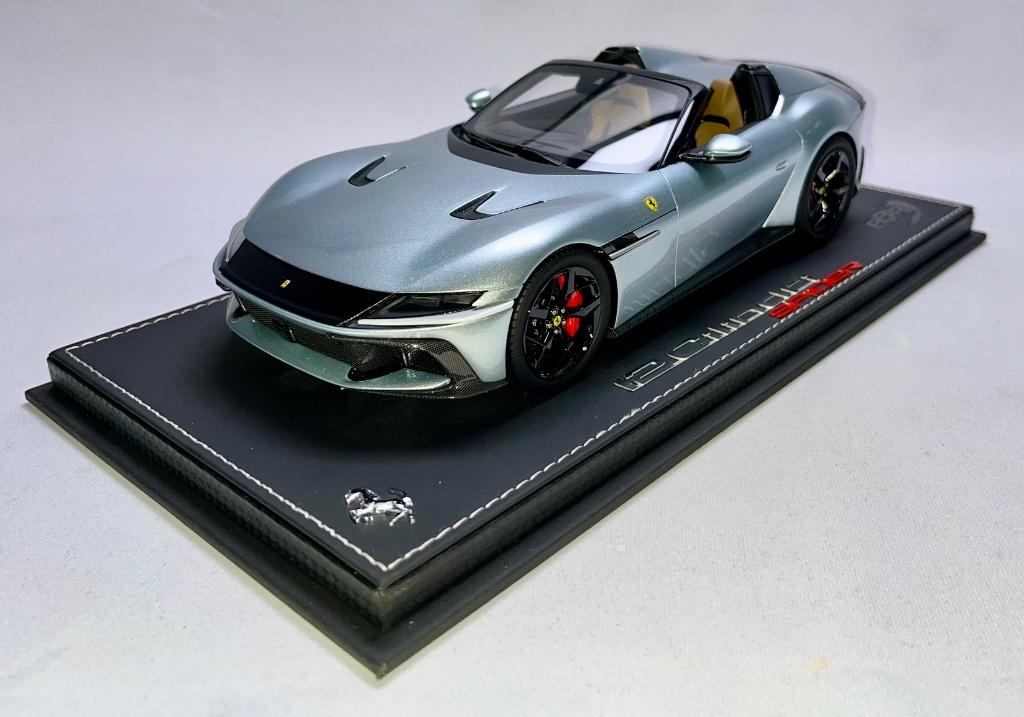Ferrari 12 Cilindri Spider Grigio 1:18 P18251D van BBR
