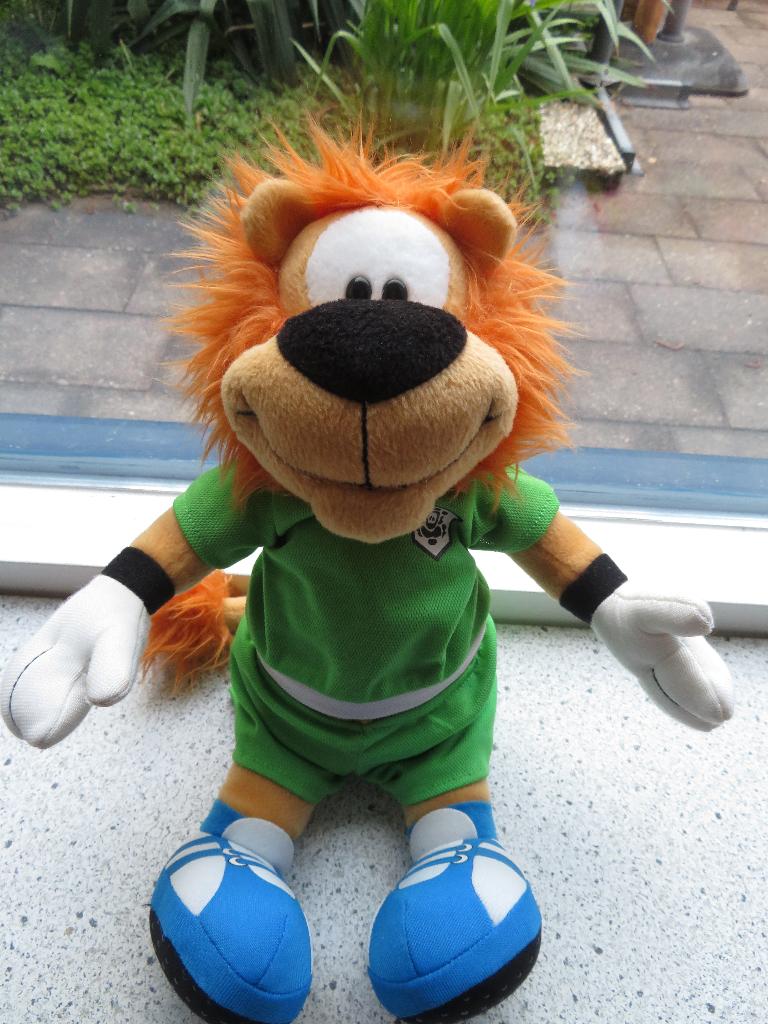 Loeki de Leeuw Loekie Geesink Studio Anna Club Plush voetbal, Ophalen of Verzenden, Zo goed als nieuw, Middelgroot (20 tot 80 cm)