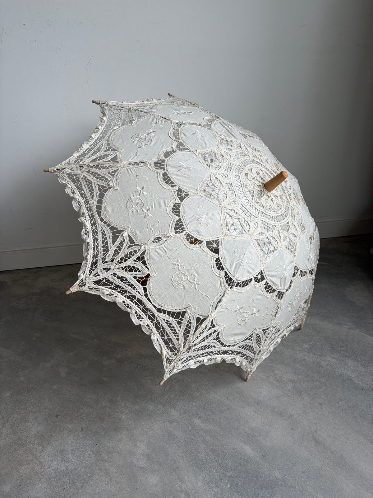 Vintage antiek kanten parasol met houten handvat, Ophalen of Verzenden, Zo goed als nieuw, Bruin