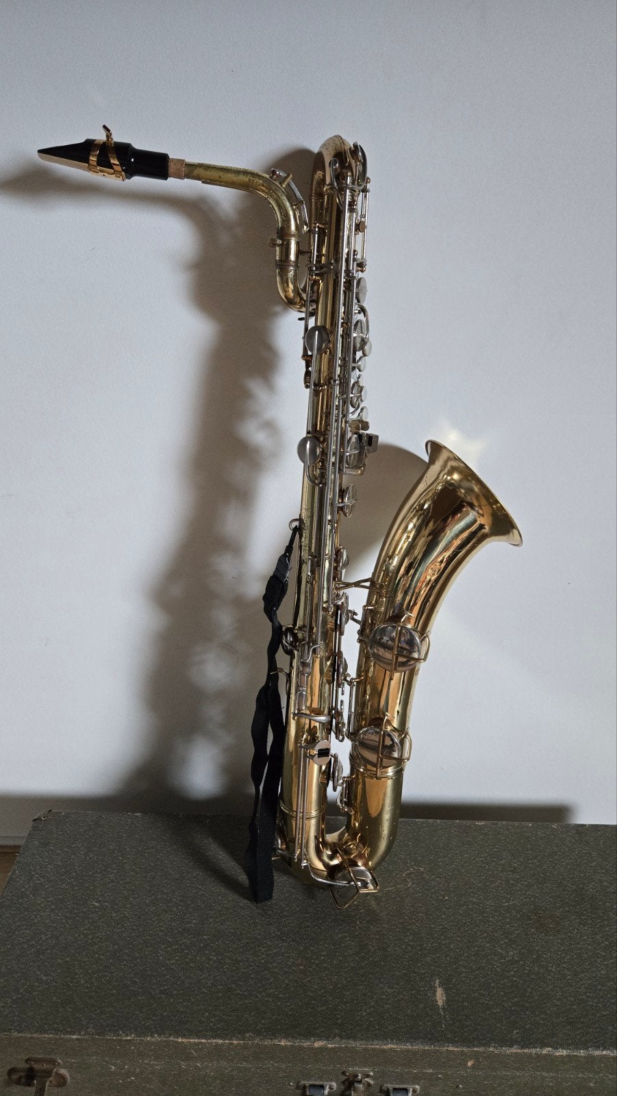 Conn 12M Bariton Saxofoon - Recent onderhoud gehad = speelkl, Muziek en Instrumenten, Ophalen, Gebruikt, Bariton, Met koffer