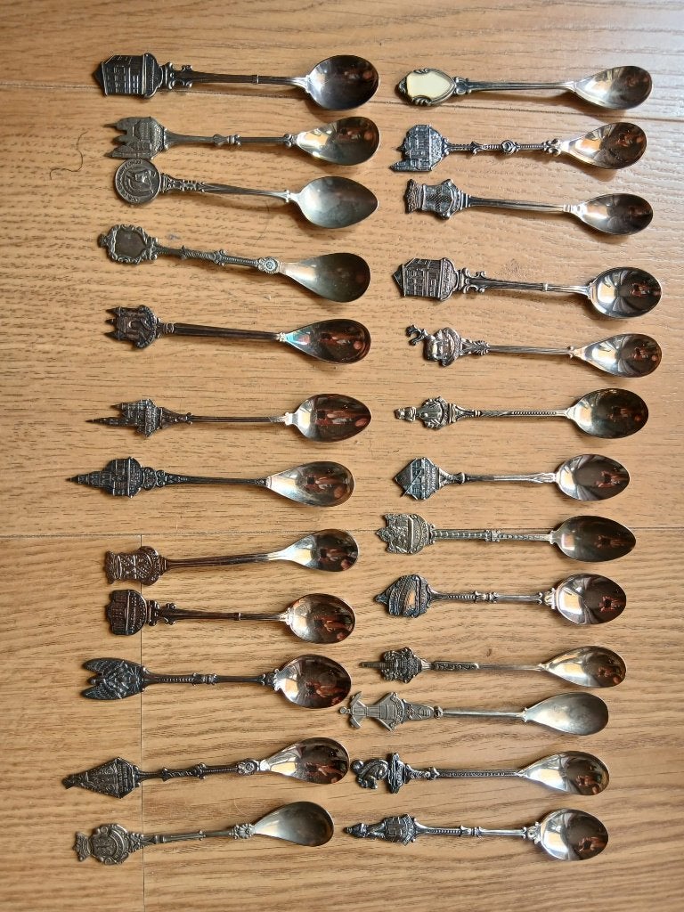 Unieke verzameling souvenirlepels – 25 stuks, Antiek en Kunst, Antiek | Bestek, Ophalen