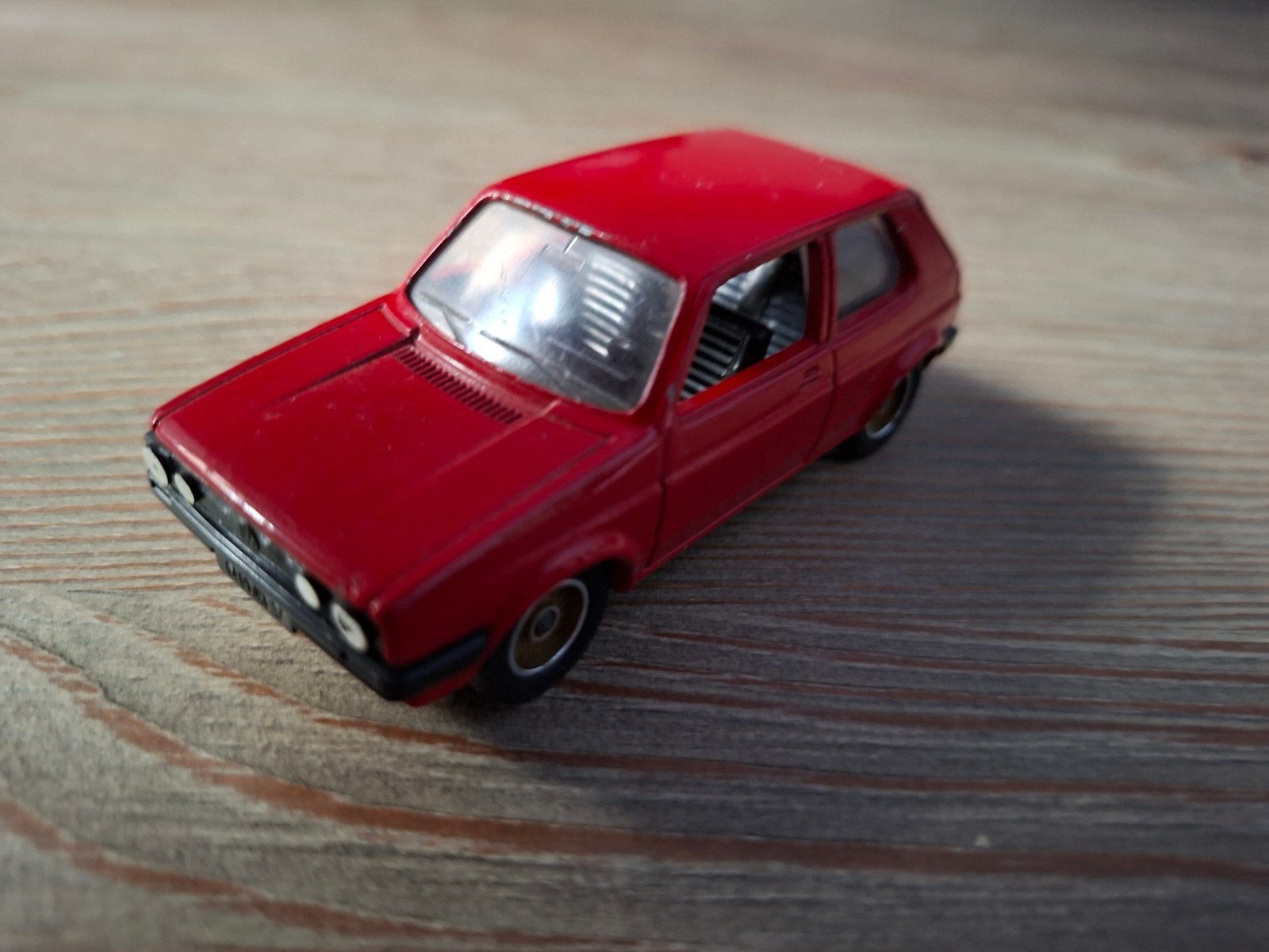Solido Volkswagen Golf GTI 1/43 Schaalmodel Rood, Ophalen of Verzenden