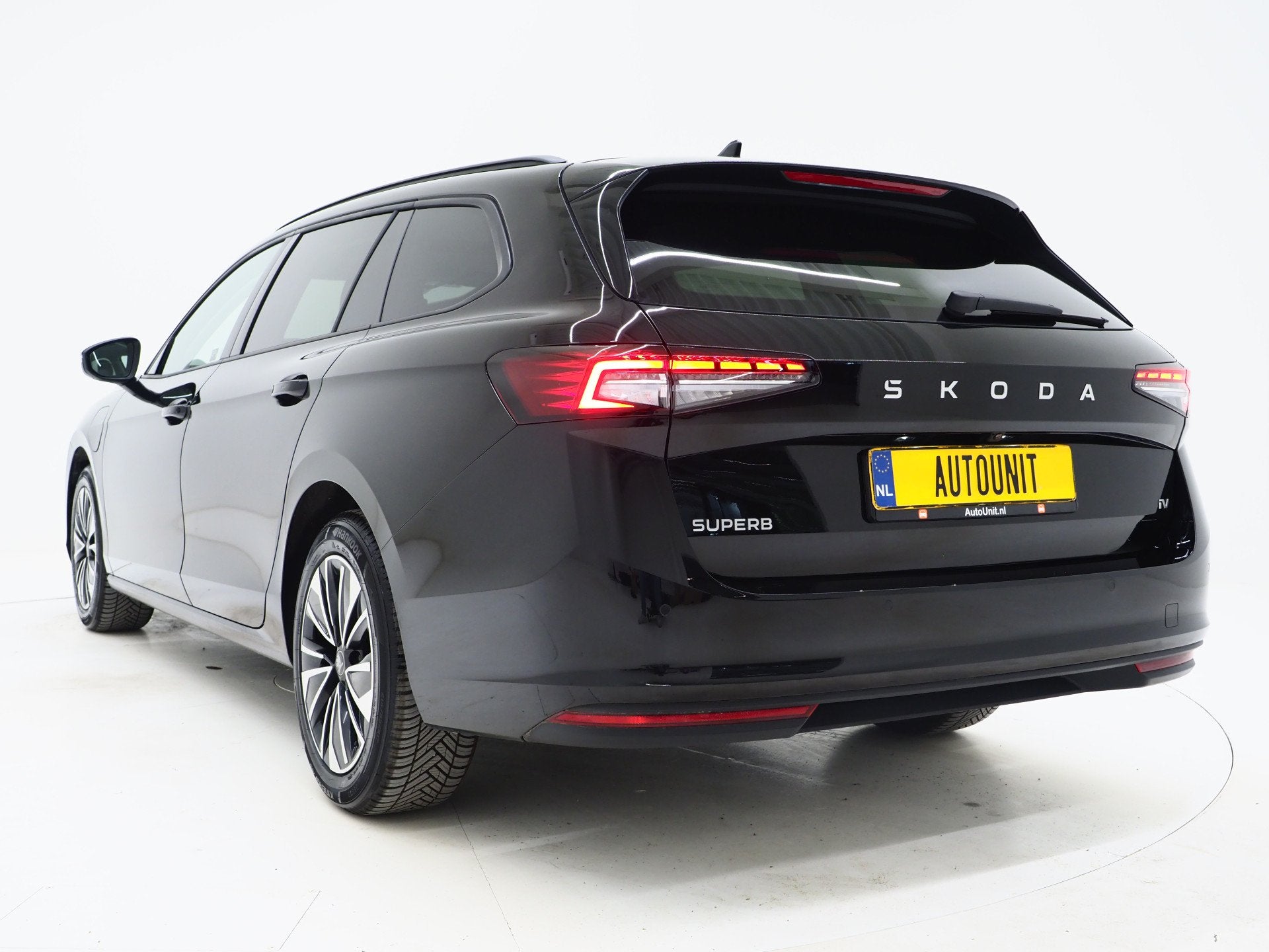 Skoda Superb Combi 1.5 TSI PHEV 204PK | Panoramadak | HUD |, Stof, 4 cilinders, Adaptive Cruise Control, Zwart