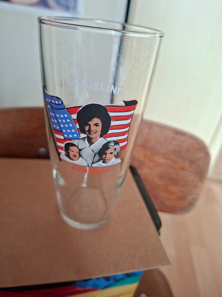 glas Jacqueline Kennedy, Ophalen of Verzenden, Zo goed als nieuw, Bierglas