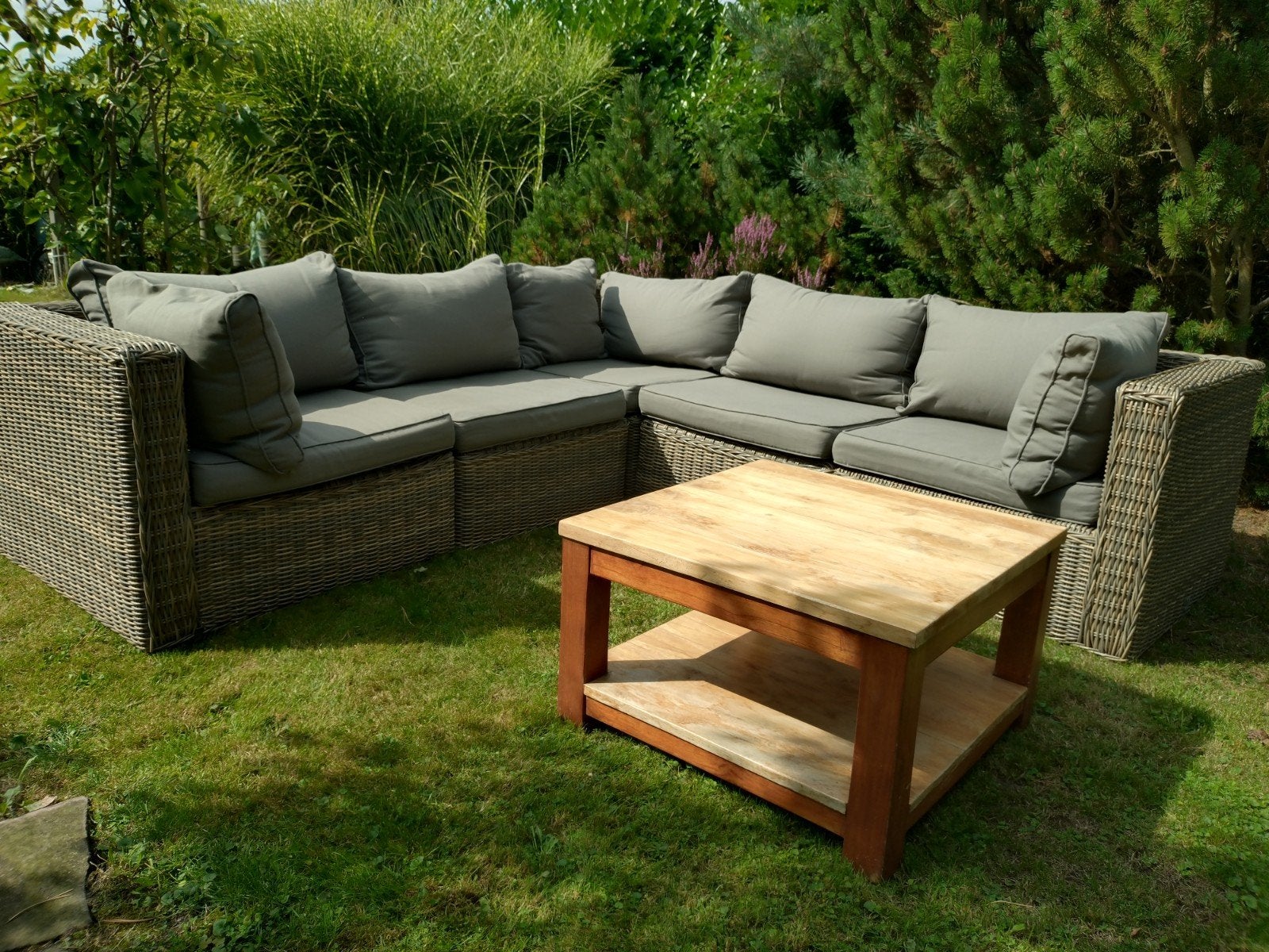 Mooie wicker hoekbank met mooie grijze kussens, Tuin en Terras, Ophalen, Gebruikt, Wicker
