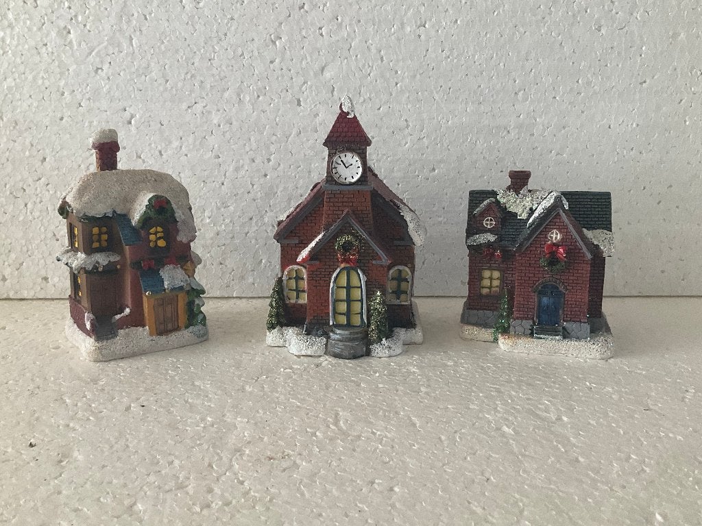 kerstdorp : 2 kleine huisjes en 1 kerkje - in één koop, Ophalen of Verzenden, Zo goed als nieuw