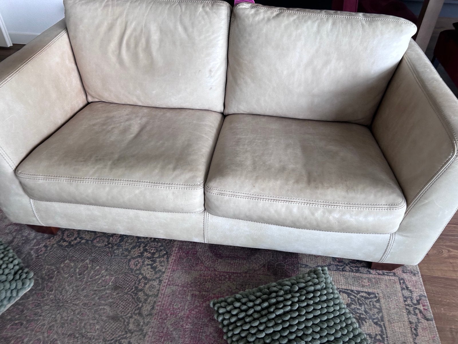 Comfortabele beige leren 2-zitsbank, Ophalen, Gebruikt, 150 tot 200 cm, Tweepersoons