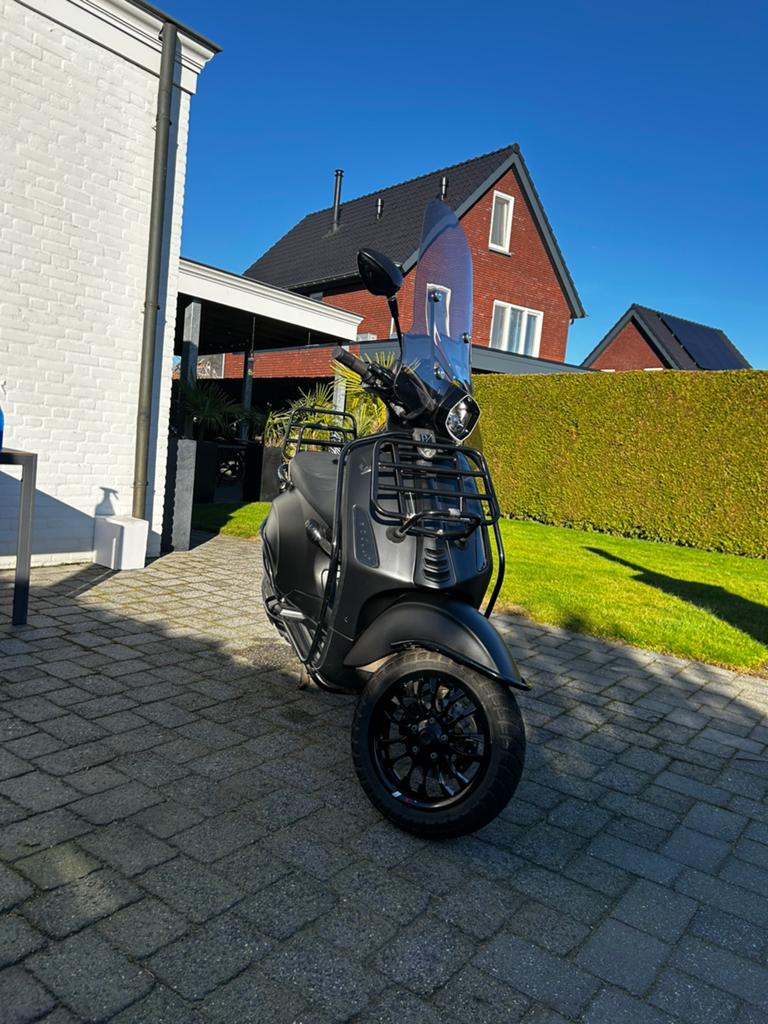 Vespa Sprint full option, Fietsen en Brommers, Scooters | Vespa, Ophalen, Vespa S, Zo goed als nieuw, Benzine