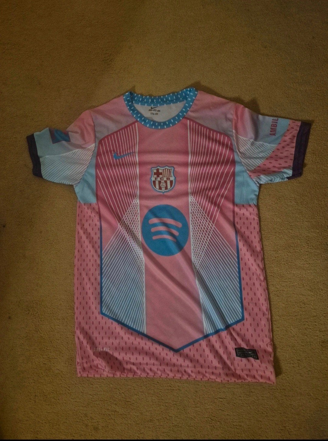 FC Barcelona football shirt pink/light size 176, Maat XS of kleiner, Ophalen of Verzenden, Nieuw, Shirt