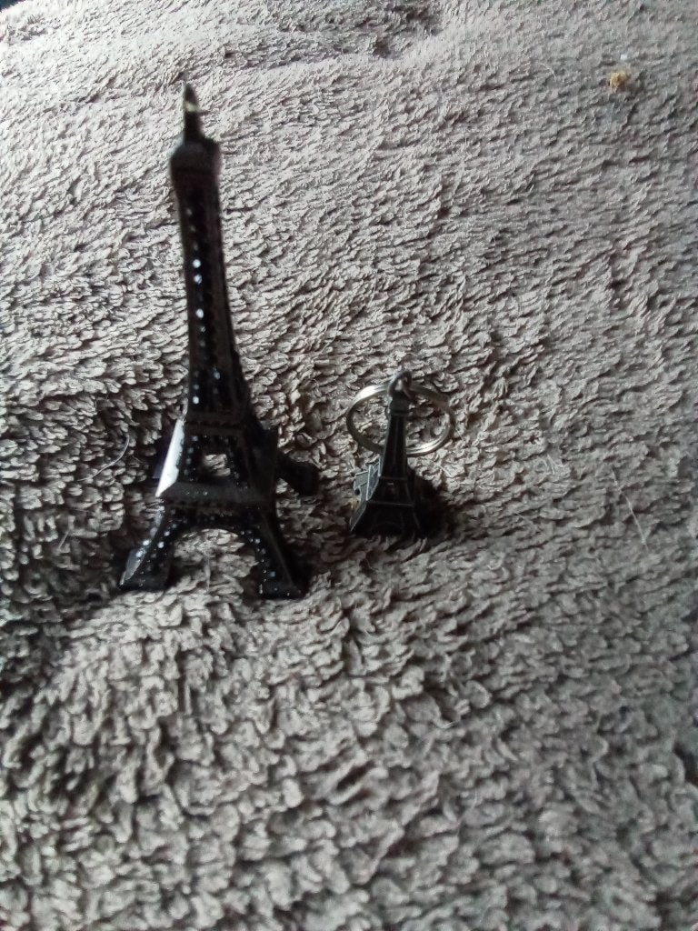 1 eiffeltoren beeld 10 cm en 1 sleutelhanger in 1 koop, Ophalen