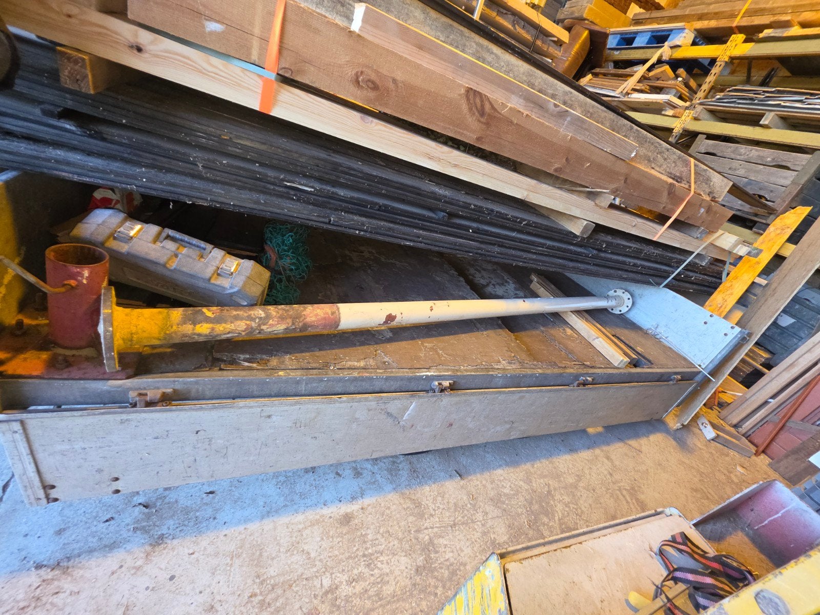 Robuuste ijzeren paal met flens - Diverse toepassingen, Doe-het-zelf en Verbouw, Metalen, Gebruikt, IJzer, Ophalen