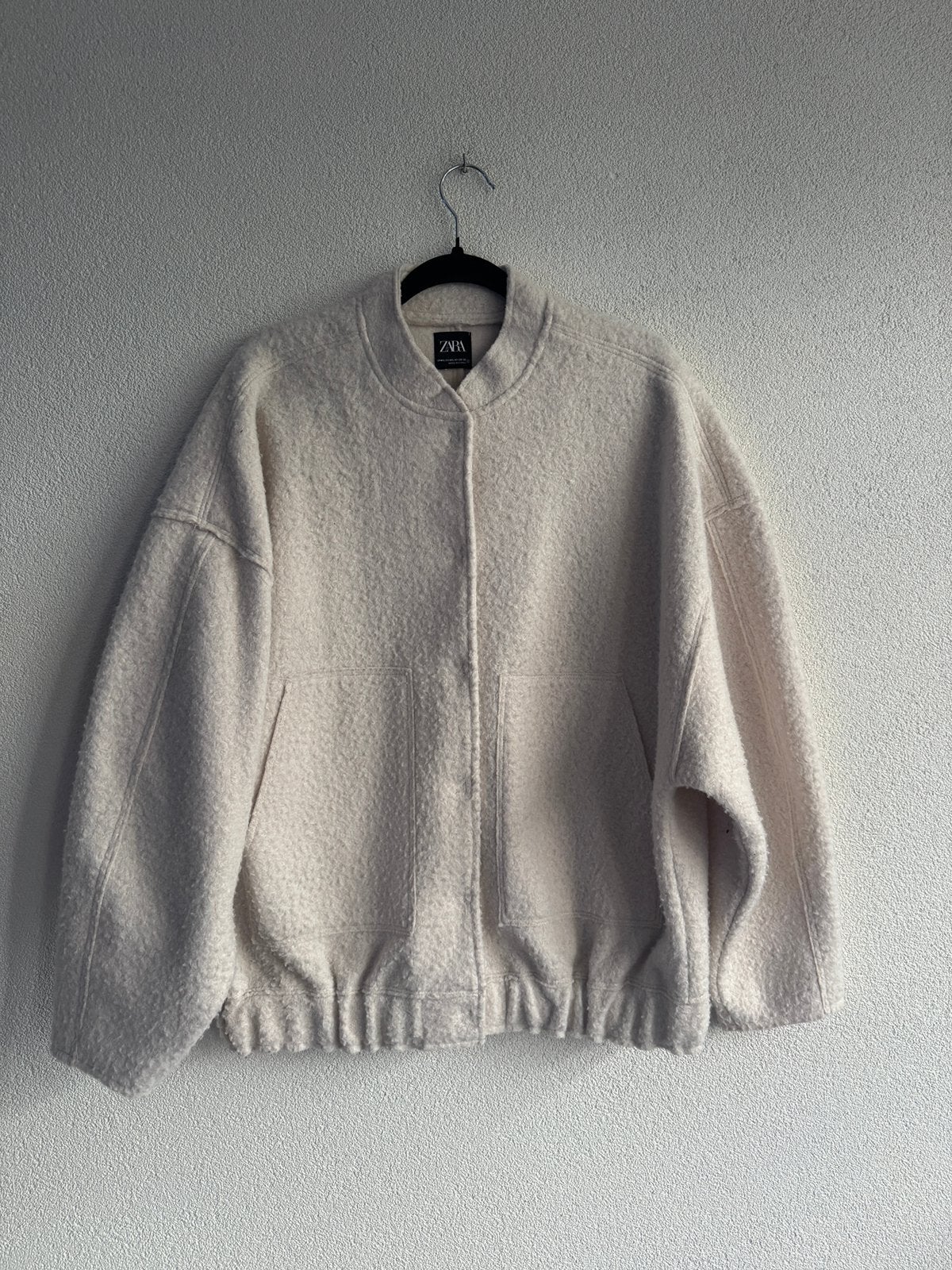 Zara creme boucle stof bomber jack, Kleding | Dames, Jassen | Zomer, Maat 38/40 (M), Beige, Zara, Ophalen of Verzenden