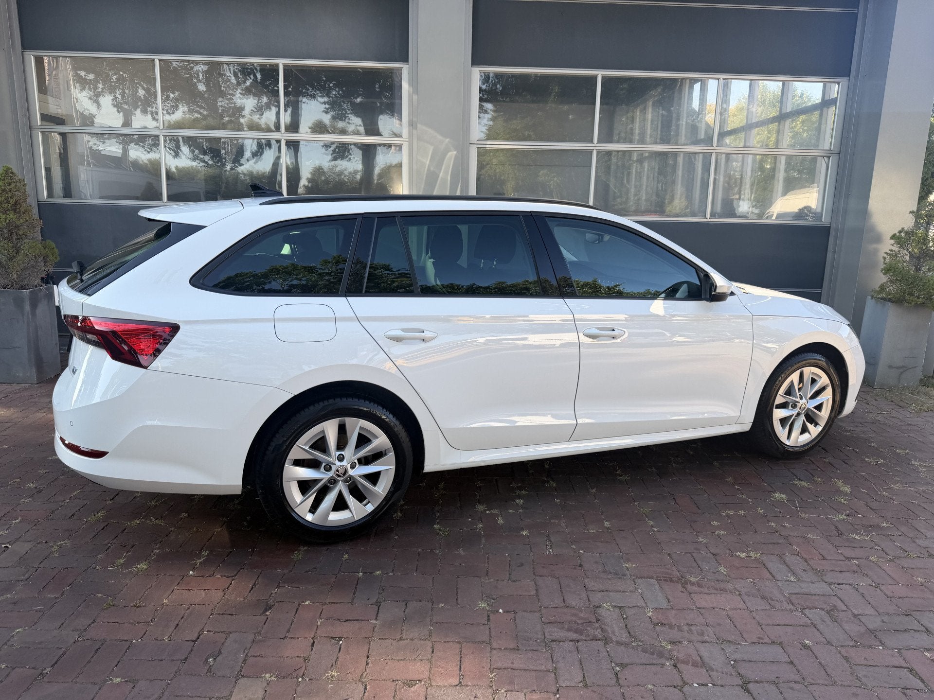 Skoda Octavia Combi 1.4 TSI iV PHEV Business Edition Bj 2022, Auto's, Stof, Gebruikt, 4 cilinders, Automatische klimaatregeling