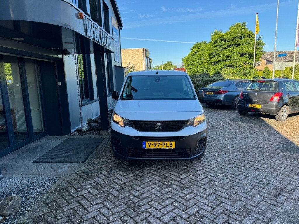 Peugeot Partner L2 Lang 1.5 BlueHdi 102PK 3-pers, Navi, 2x S, Voorwielaandrijving, Dealer onderhouden, Gebruikt, 4 cilinders