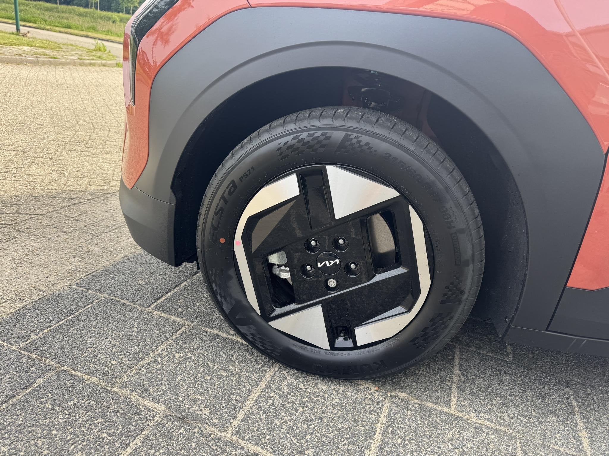Kia EV3 Plus 81.4 kWh Inclusief 3000 Euro Inruilpremie Compl, Auto's, Stof, 30 min, Nieuw, 204 pk