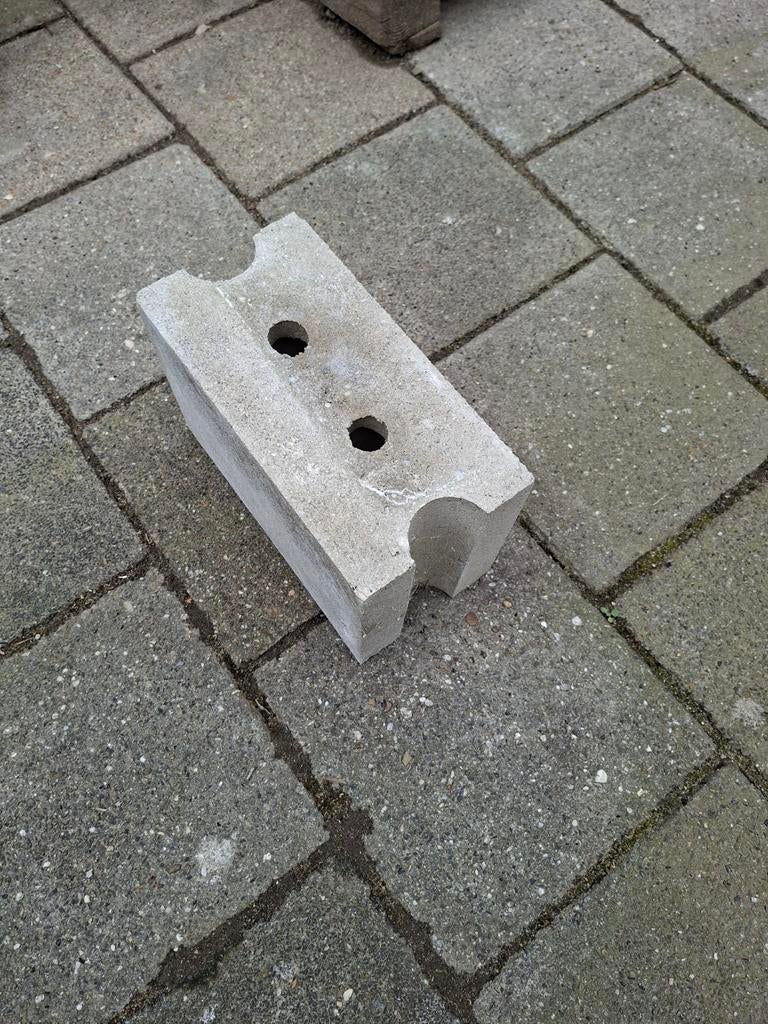 Betonblok 15 x 20 x30, restant 22 stuks nieuw, Ophalen, Gebruikt