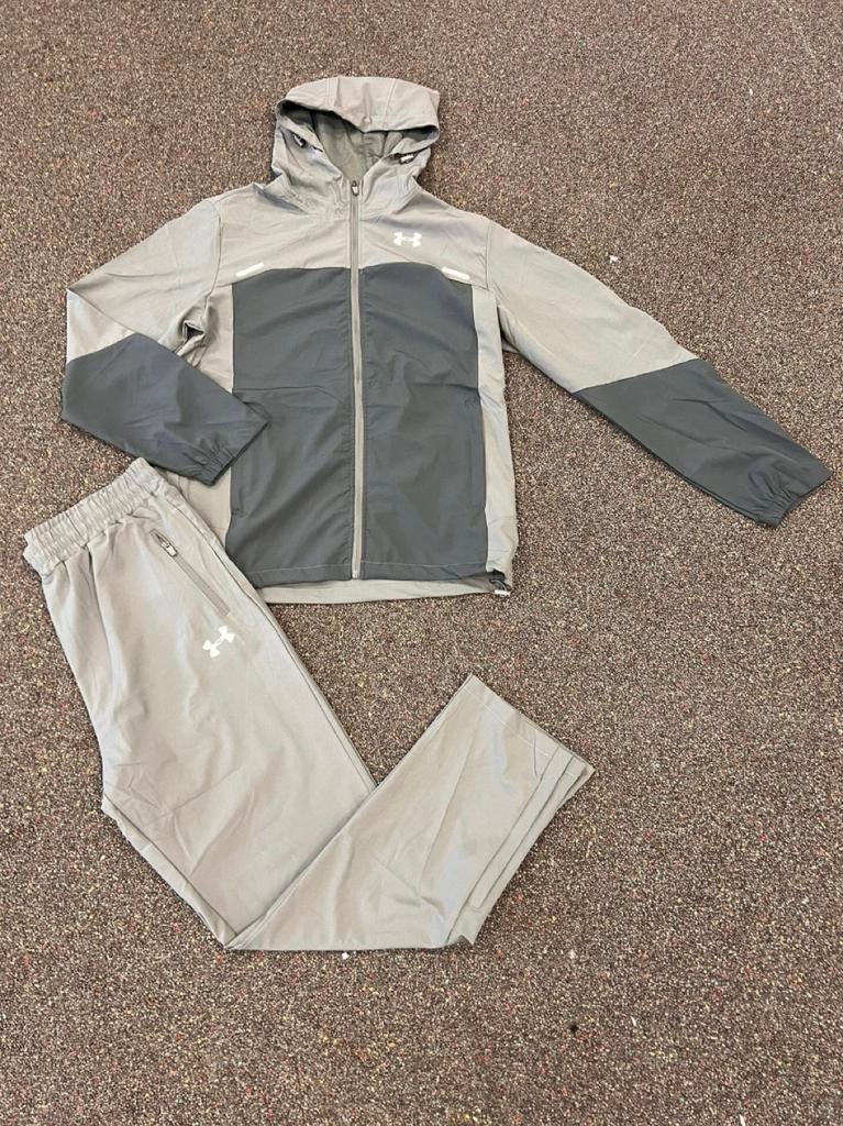 Under armour trainingspakken L, Kleding | Heren, Sportkleding, Zwart, Maat 56/58 (XL), Ophalen of Verzenden, Zo goed als nieuw
