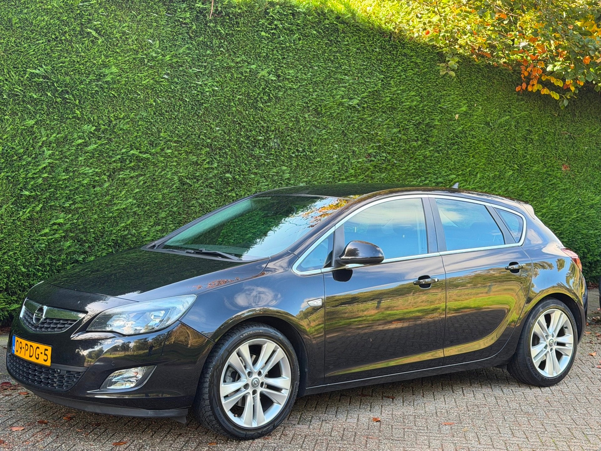 Opel Astra 1.6 Turbo Sport RIJDTGOED/AIRCO/180PK/APK 3-27, Auto's, Voorwielaandrijving, Euro 5, Gebruikt, Zwart