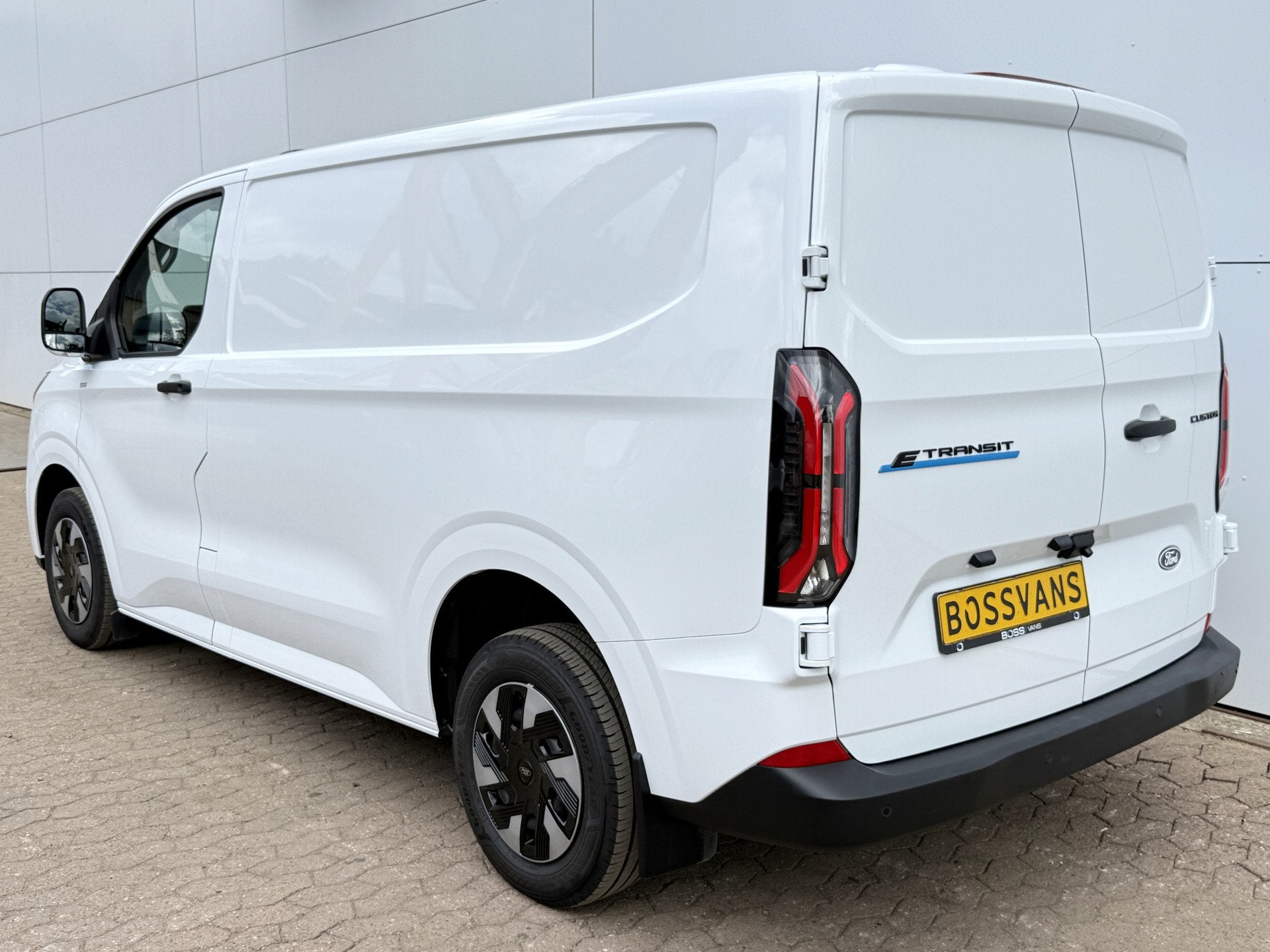 Ford E-Transit Custom 71kWh 140PK Elektrisch 344km WLTP 2300, Auto's, Gebruikt, 71 kWh, Wit, Automatische klimaatregeling