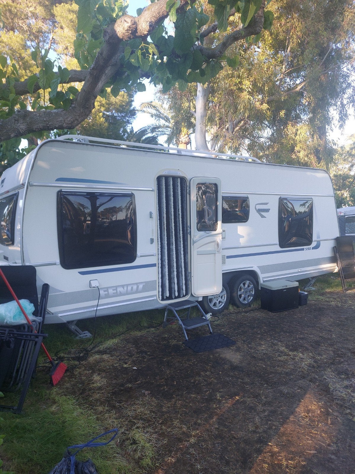 FENDT DIAMANT 590  caravan in Spanje, Caravans en Kamperen, Caravans, Rondzit, Fendt, 5 tot 6 meter, Tot en met 4