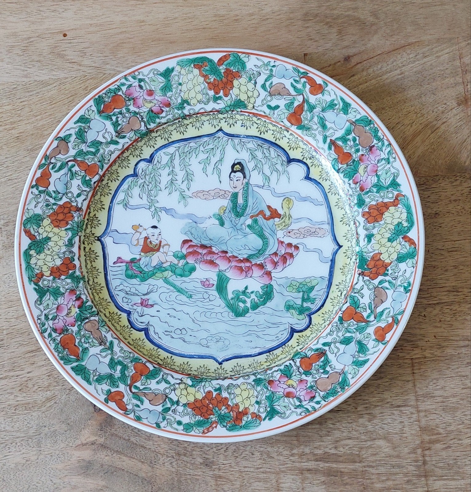 Vintage Chinees bord met Kuan Yin en kind, gemerkt, Ophalen of Verzenden