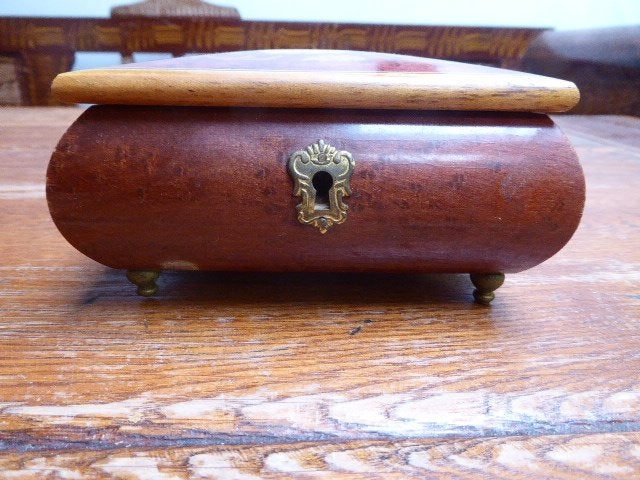 Mooi vormgegeven houten doosje met intarsia, Ophalen of Verzenden