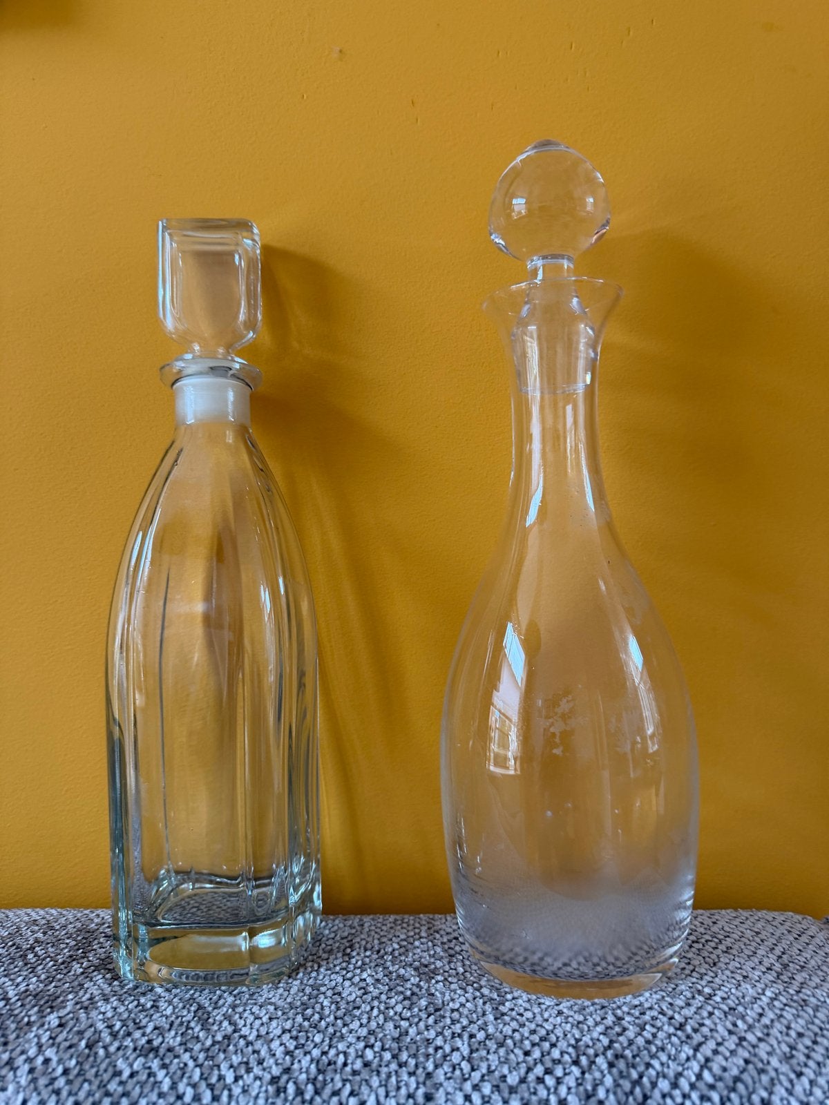 2 glazen karaffen (wijn/water), Ophalen of Verzenden