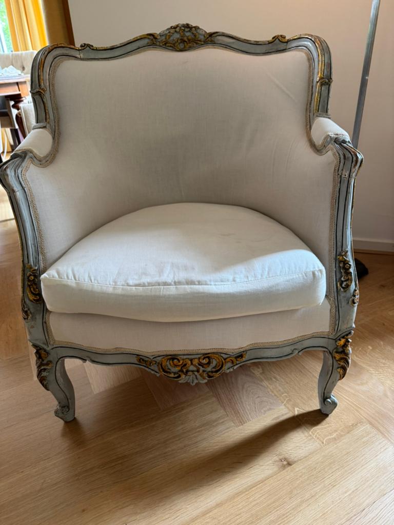 Twee antieke Franse stoelen opnieuw bekleed, Ophalen