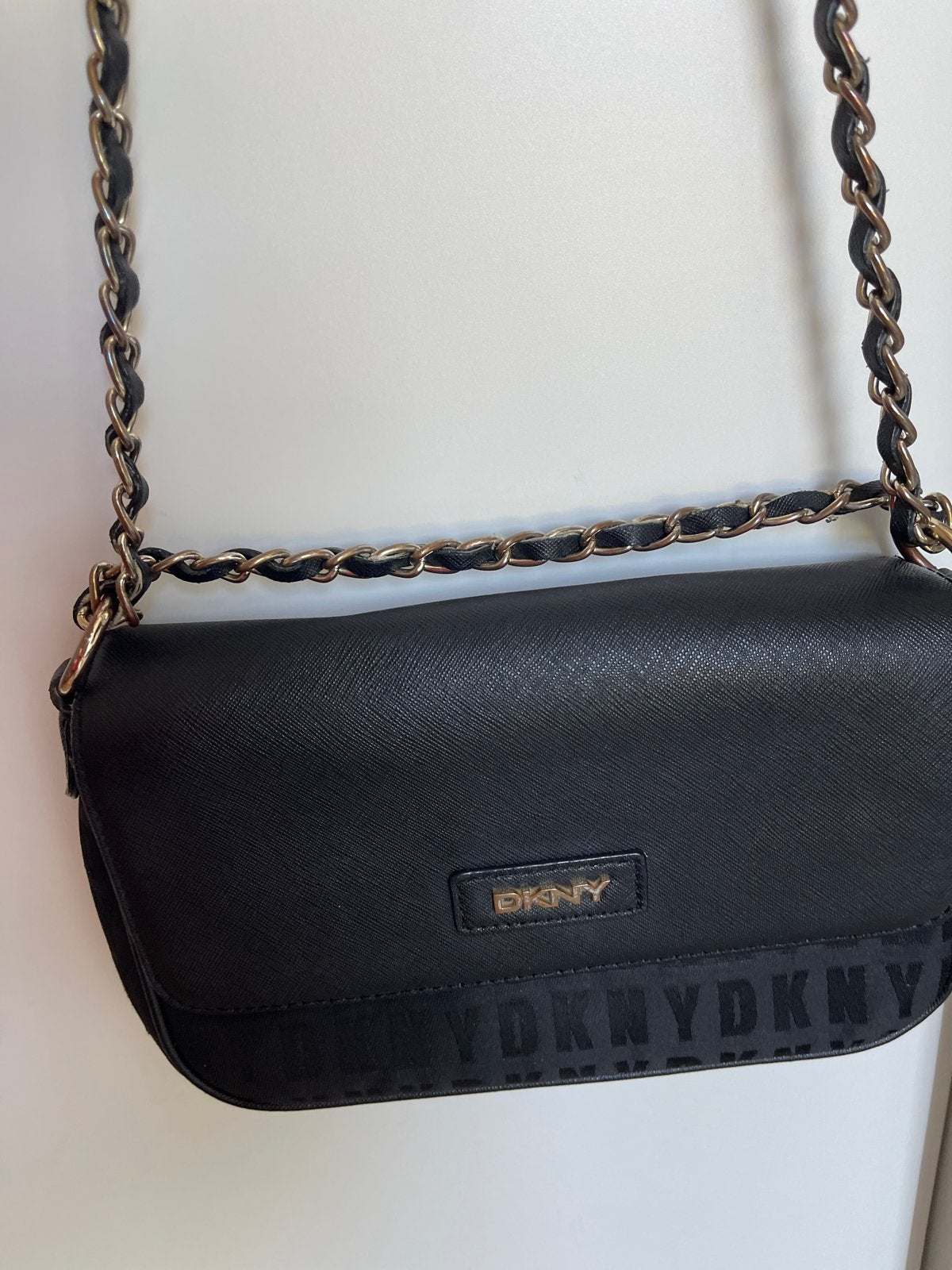 DKNY Zwart Schoudertasje met Gouden Ketting, Ophalen, Zo goed als nieuw, Zwart, Schoudertasje