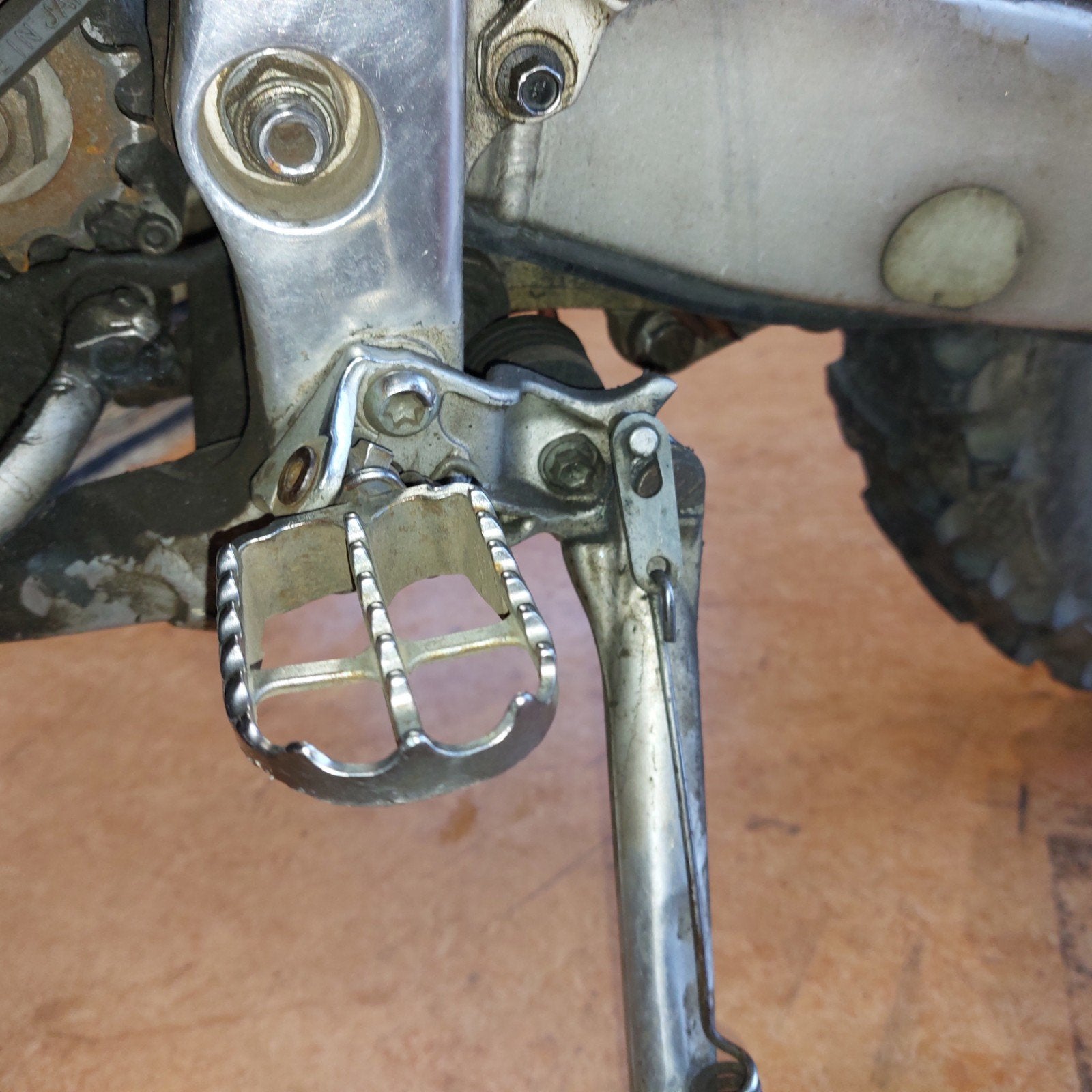 Voetsteunen Yamaha WR450  standaard  standaard Yamaha YZF450, Motoren, Ophalen, Cmx, Cmx, Cmx