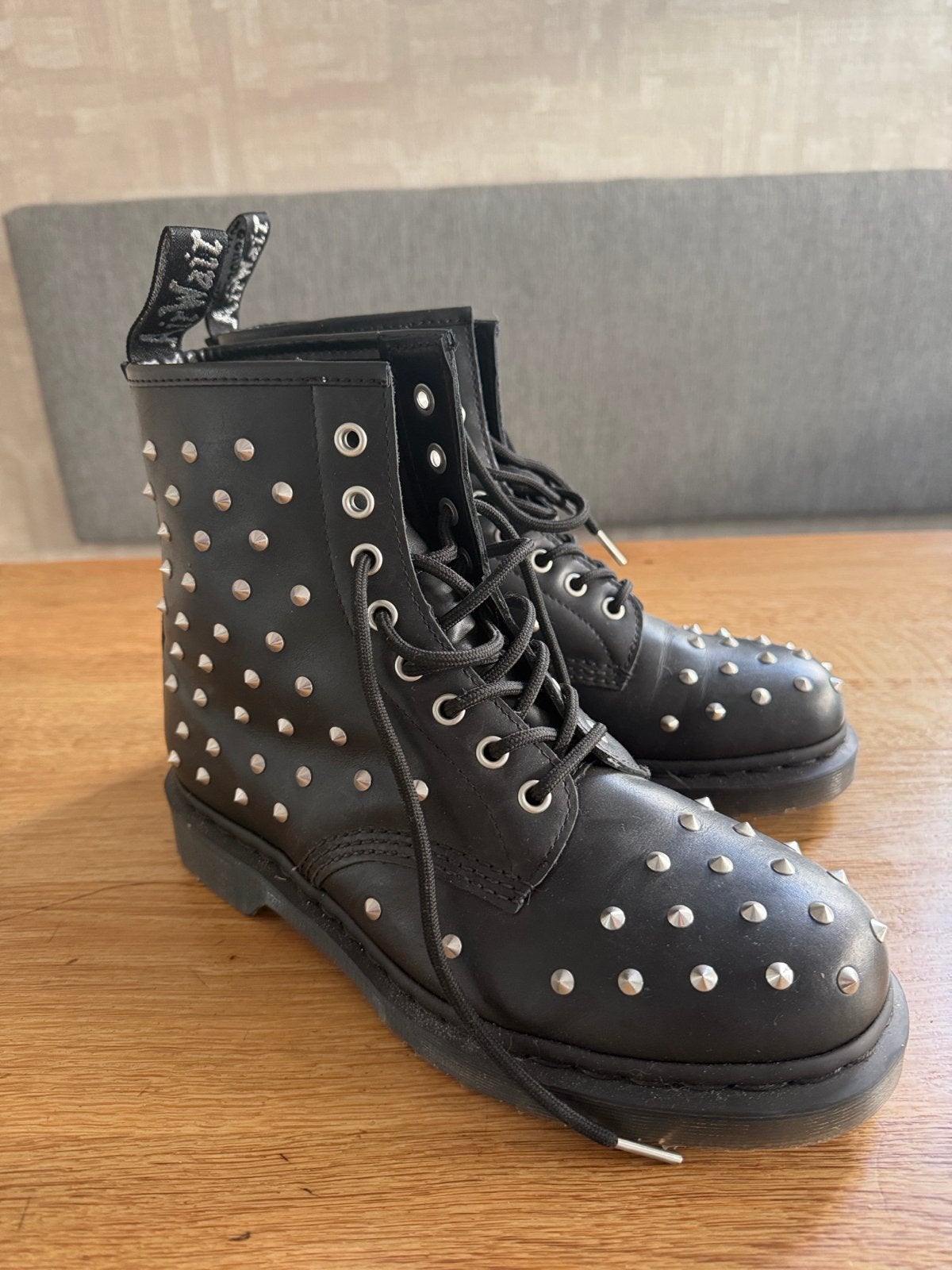Dr. Martens laarzen met studs - maat 41 -, Ophalen of Verzenden, Zo goed als nieuw, Zwart, Lage of Enkellaarzen
