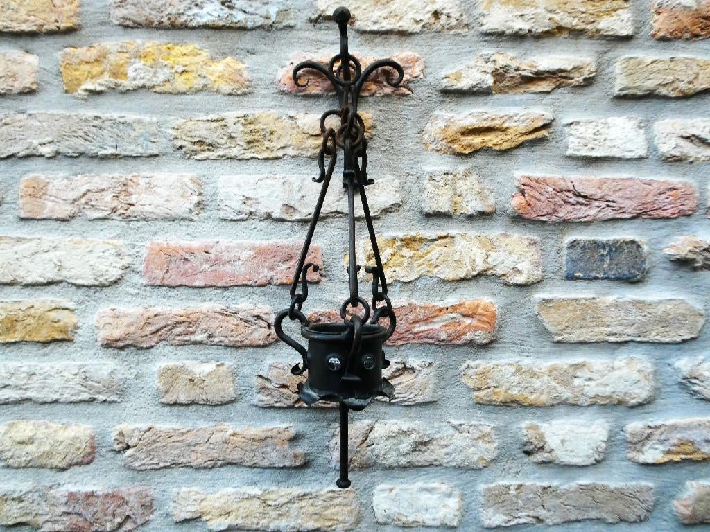 Oud smeedijzer godslampje met waxinehouder, Antiek en Kunst, Antiek | Religie, Ophalen of Verzenden