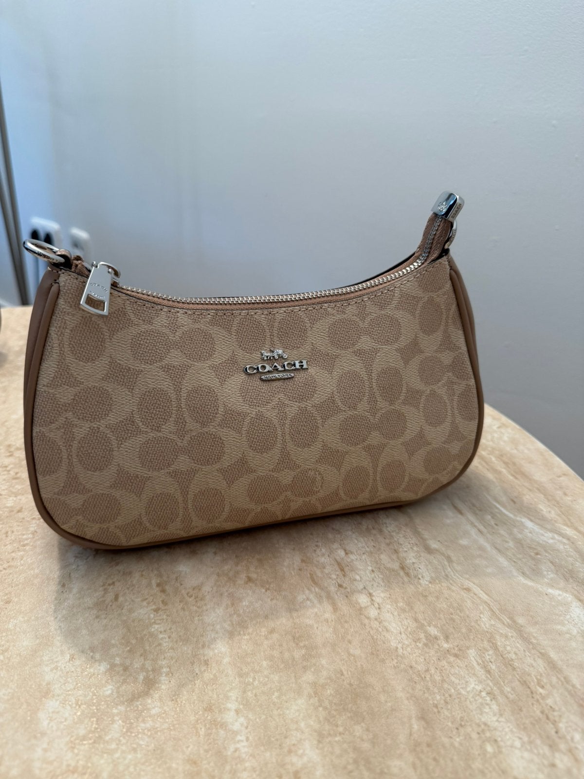Coach monogram beige nieuw, Ophalen of Verzenden, Zo goed als nieuw, Beige, Schoudertasje