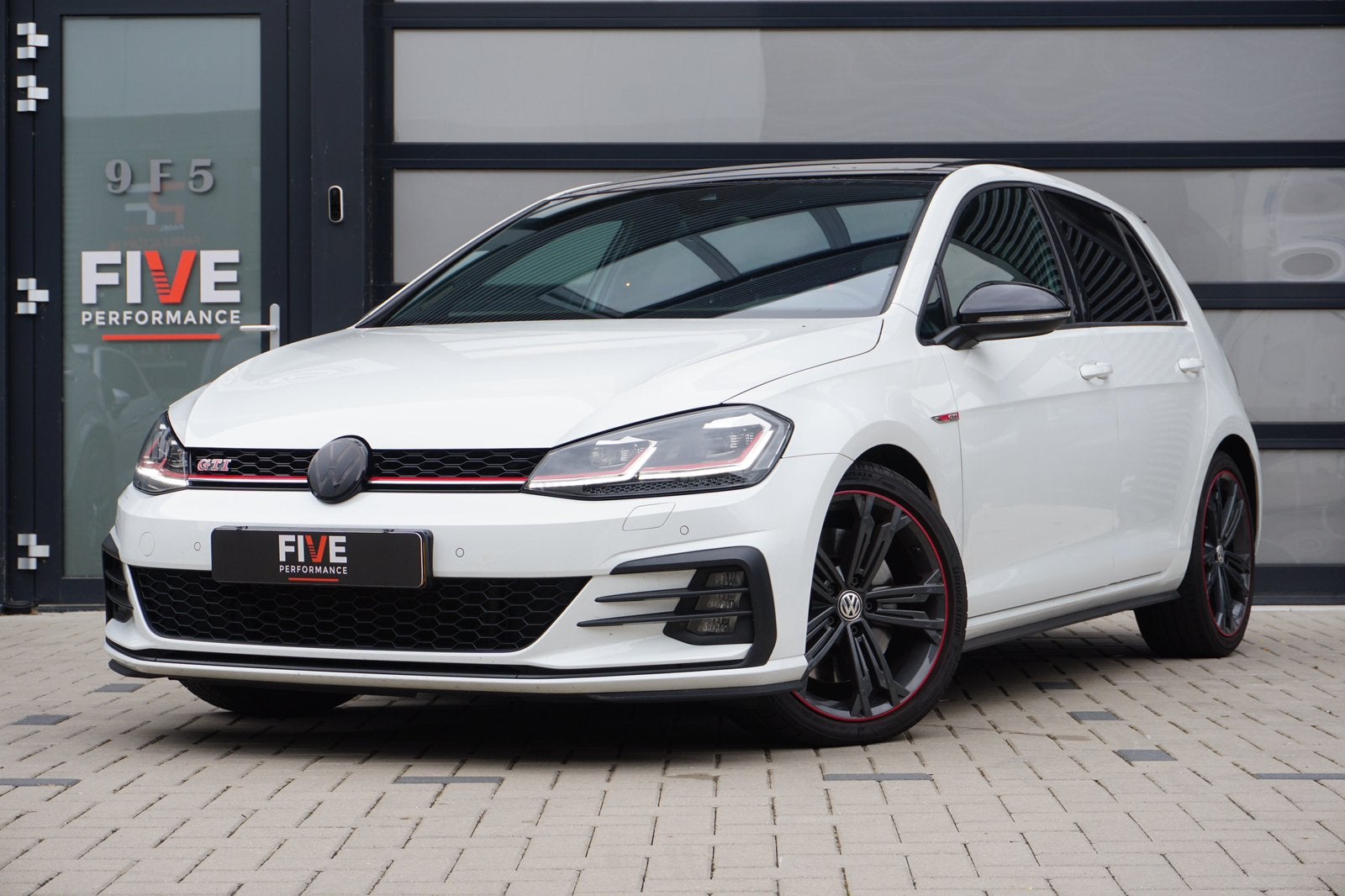Volkswagen Golf 7,5 GTI 320pk/ Pano / Ad. Cruise / Digi Dash, Auto's, Volkswagen, 4 cilinders, 1984 cc, 320 pk, Wit