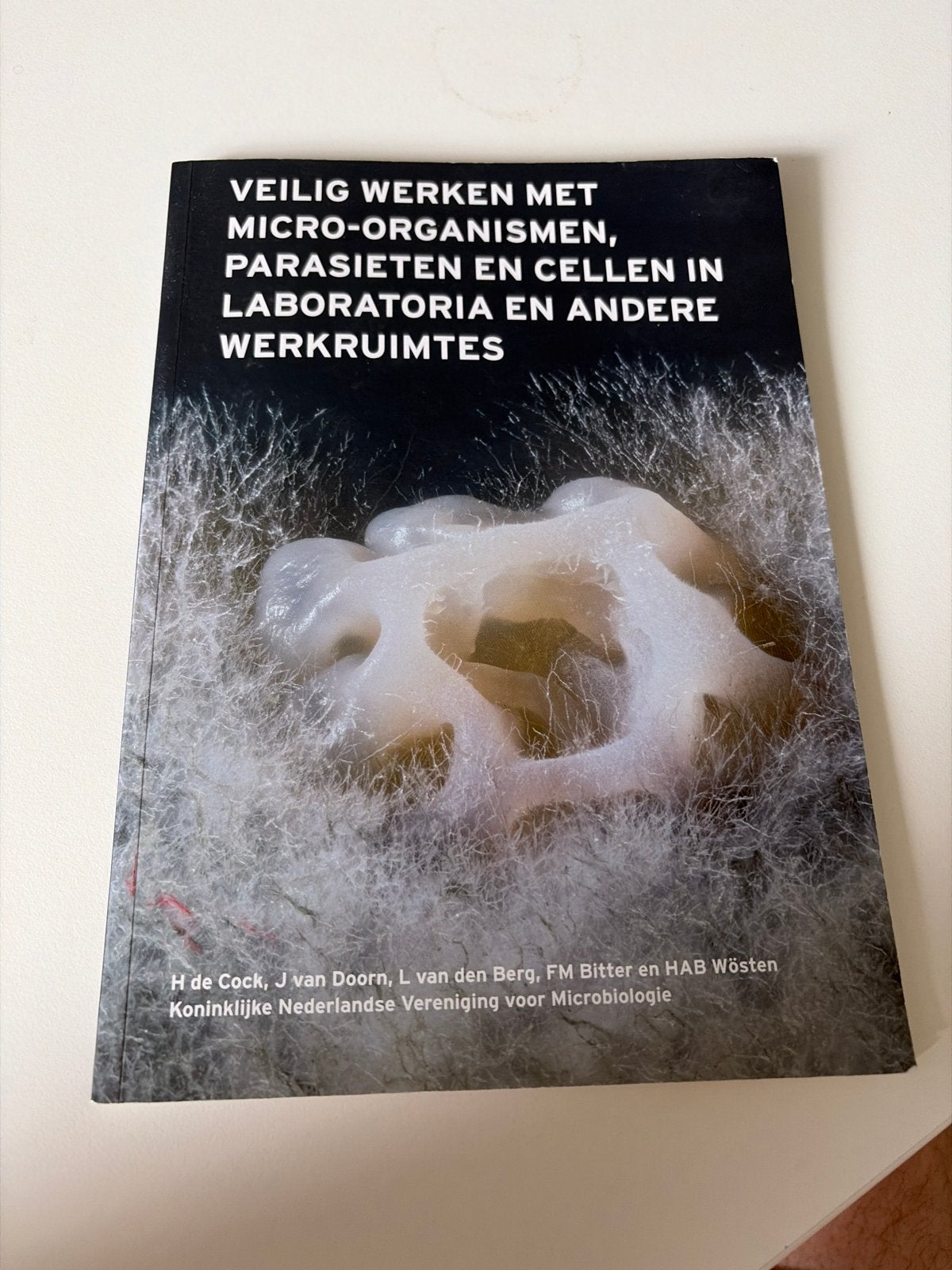 Veilig werken met micro-organismen, parasieten en cellen, Ophalen of Verzenden, Beta, Zo goed als nieuw, HBO