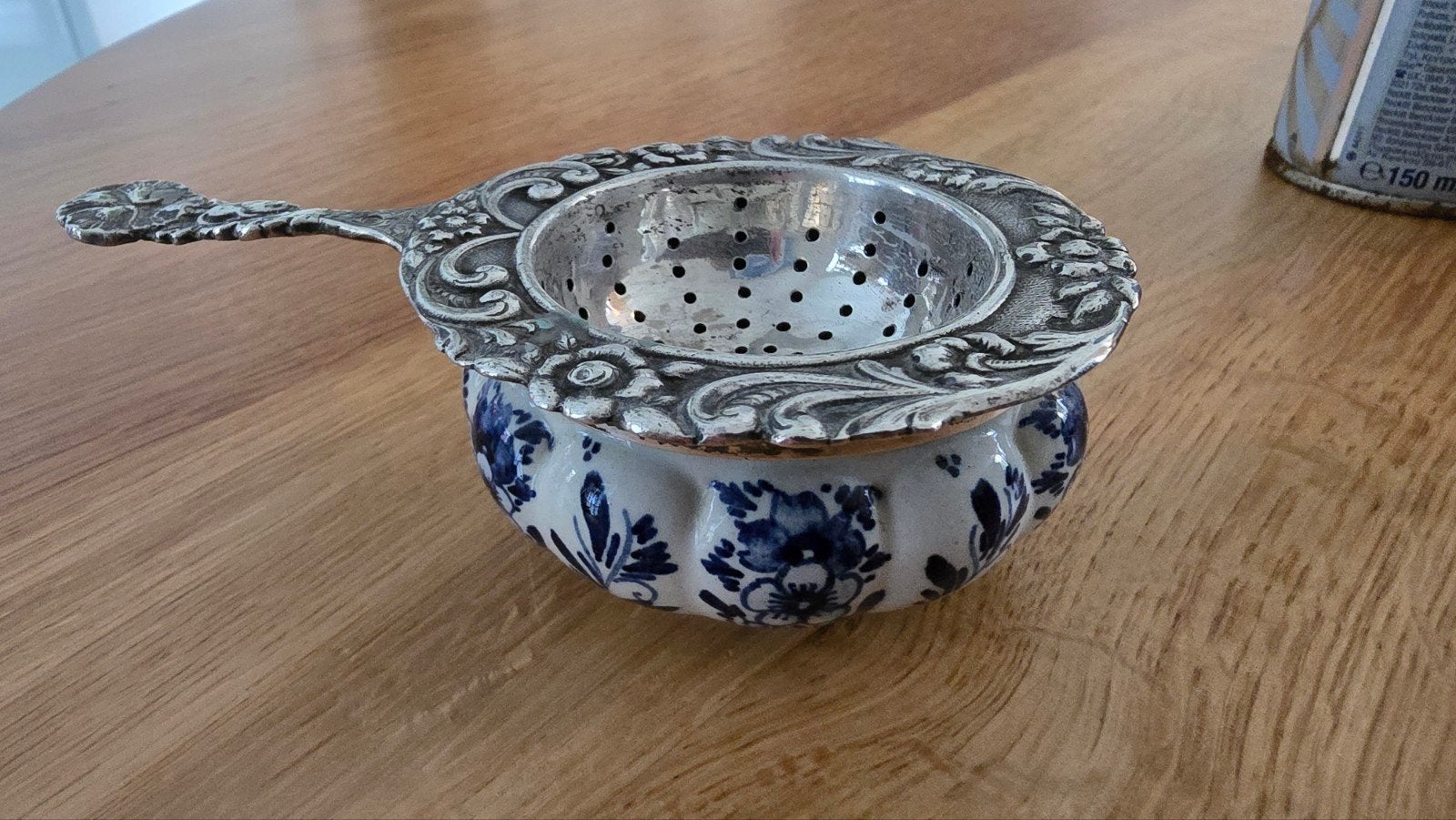 Antiek theezeefje met Delfts blauw motief, Ophalen of Verzenden