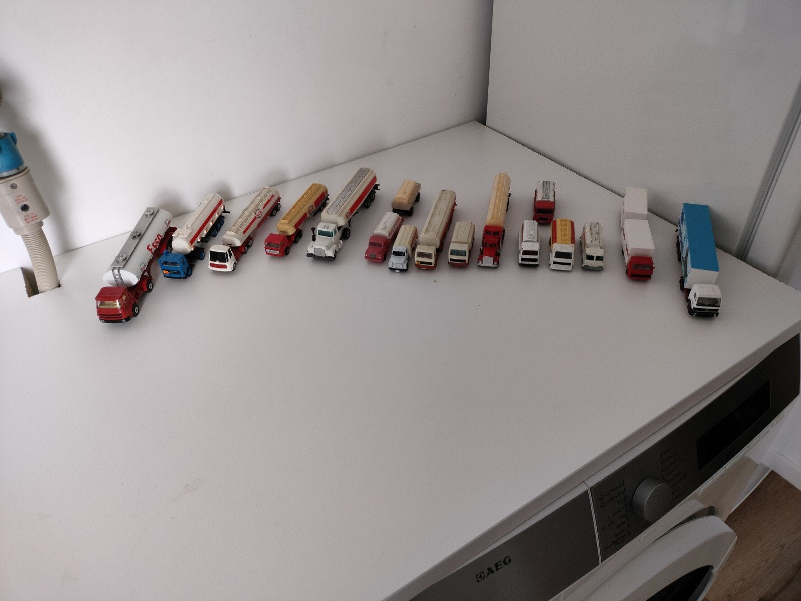 Verzameling miniatuur vrachtwagens (tankwagens), Ophalen of Verzenden, Gebruikt