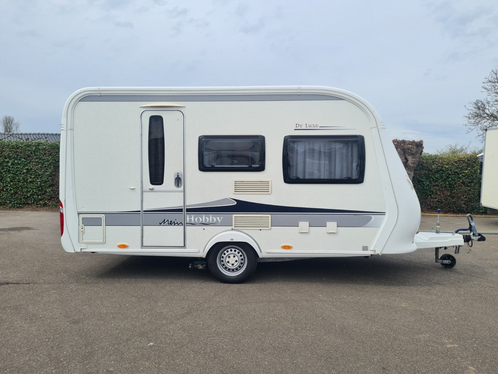 Hobby De Luxe 400 SF ( incl. stallingsmogelijkheid ), Hobby, Schokbreker, Bedrijf, Treinzit