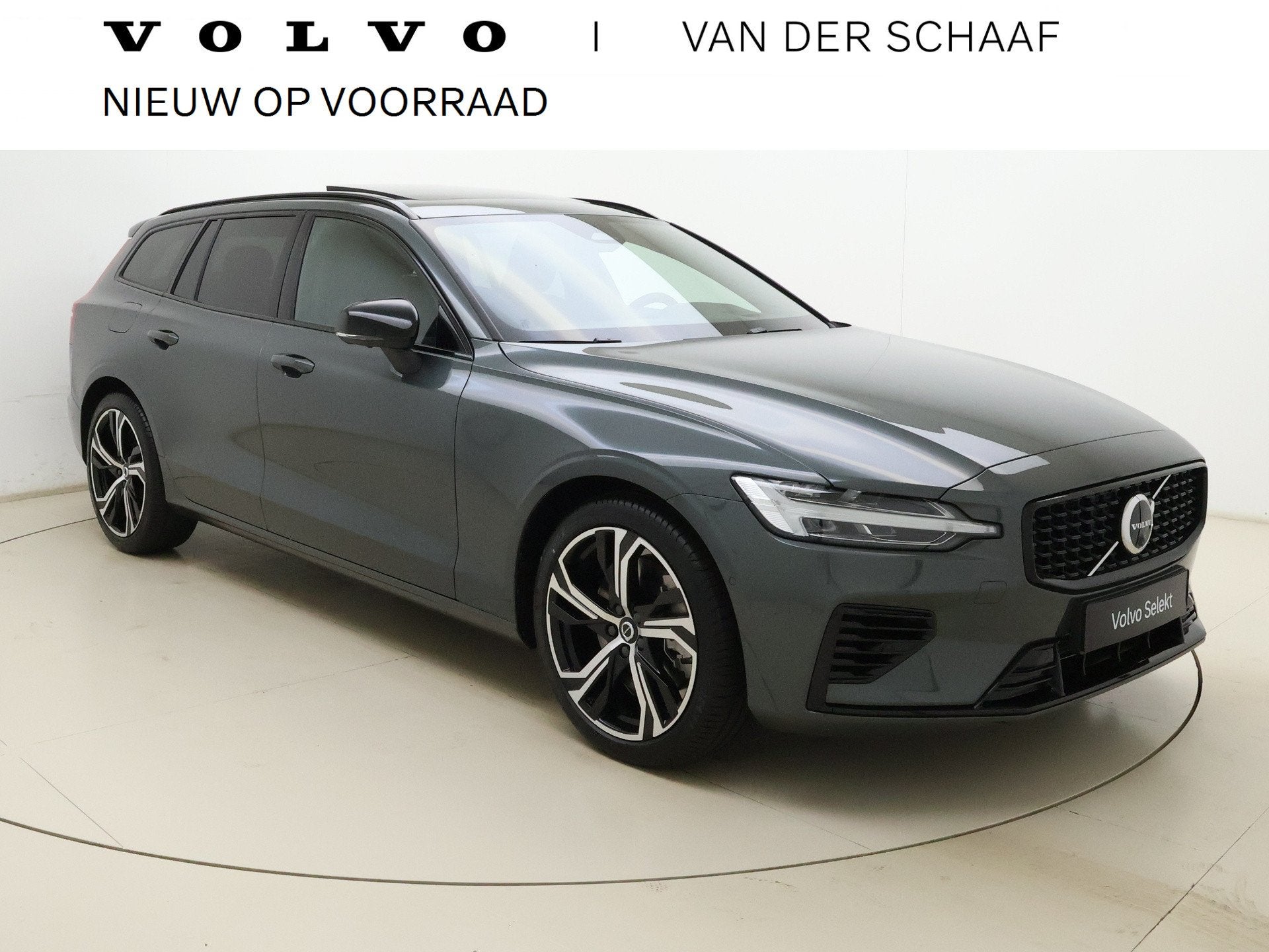 Volvo V60 T6 335pk AWD Plus Dark / Contourstoelen / HUD / Pa, Auto's, Volvo, Automaat, Zwart, 1969 cc, 334 pk
